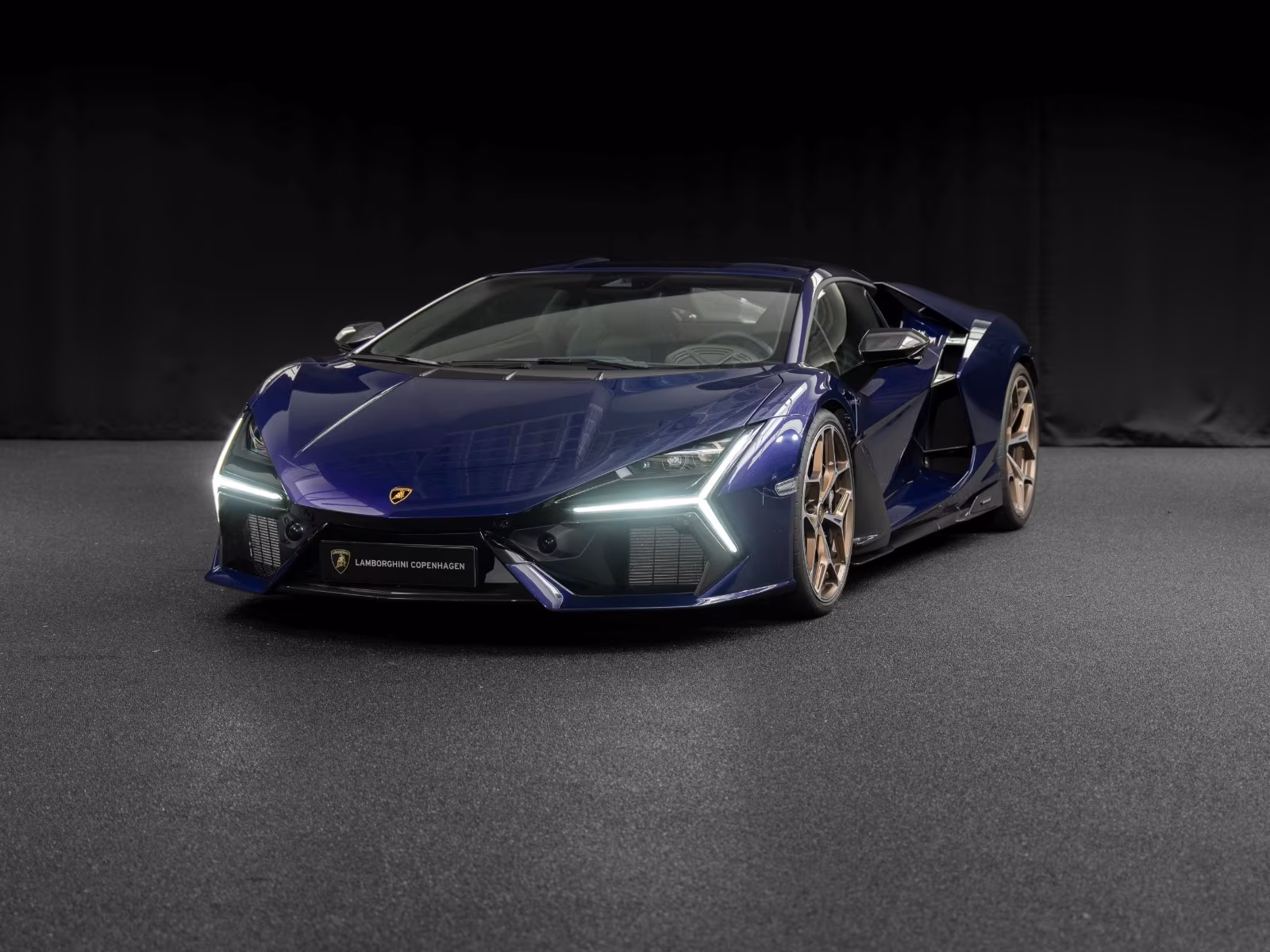 Lamborghini Revuelto