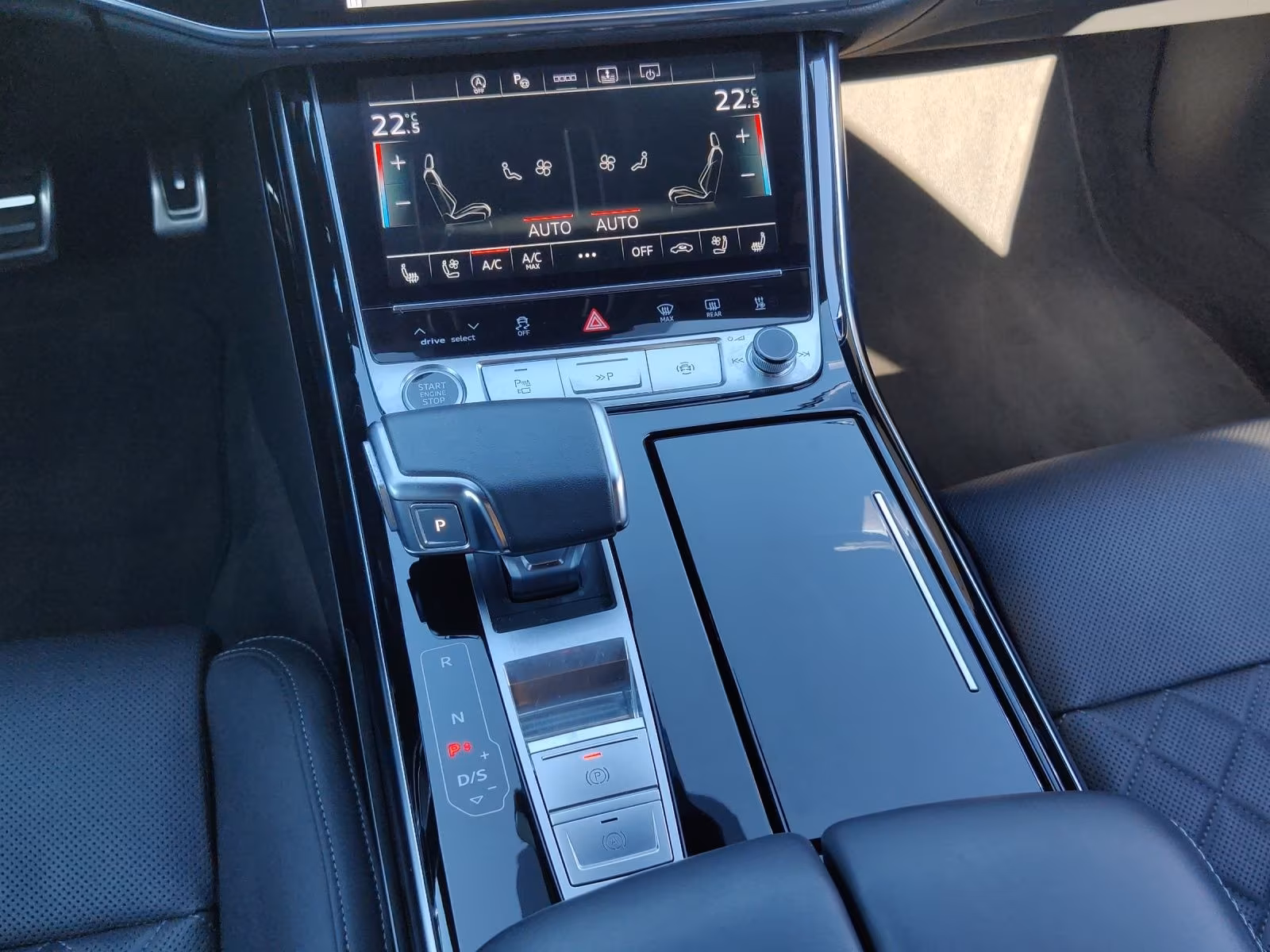 Audi A8 50 TDI (foto 15/22)
