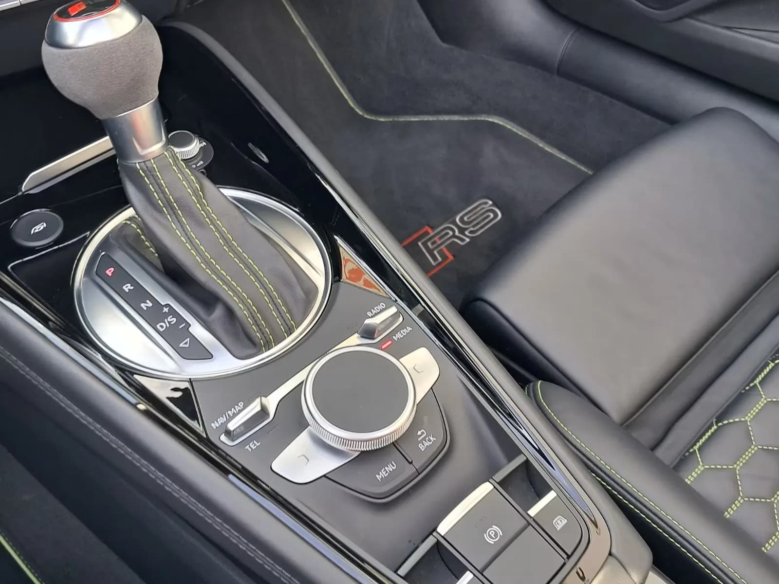 Audi TT RS Roadster (foto 26/30)