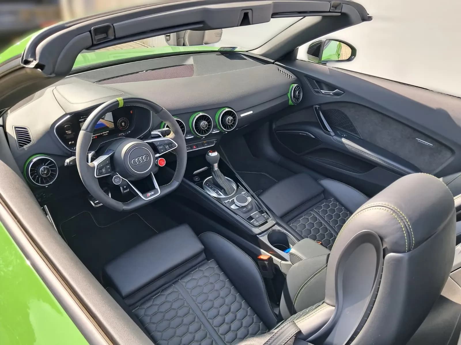 Audi TT RS Roadster (foto 14/30)