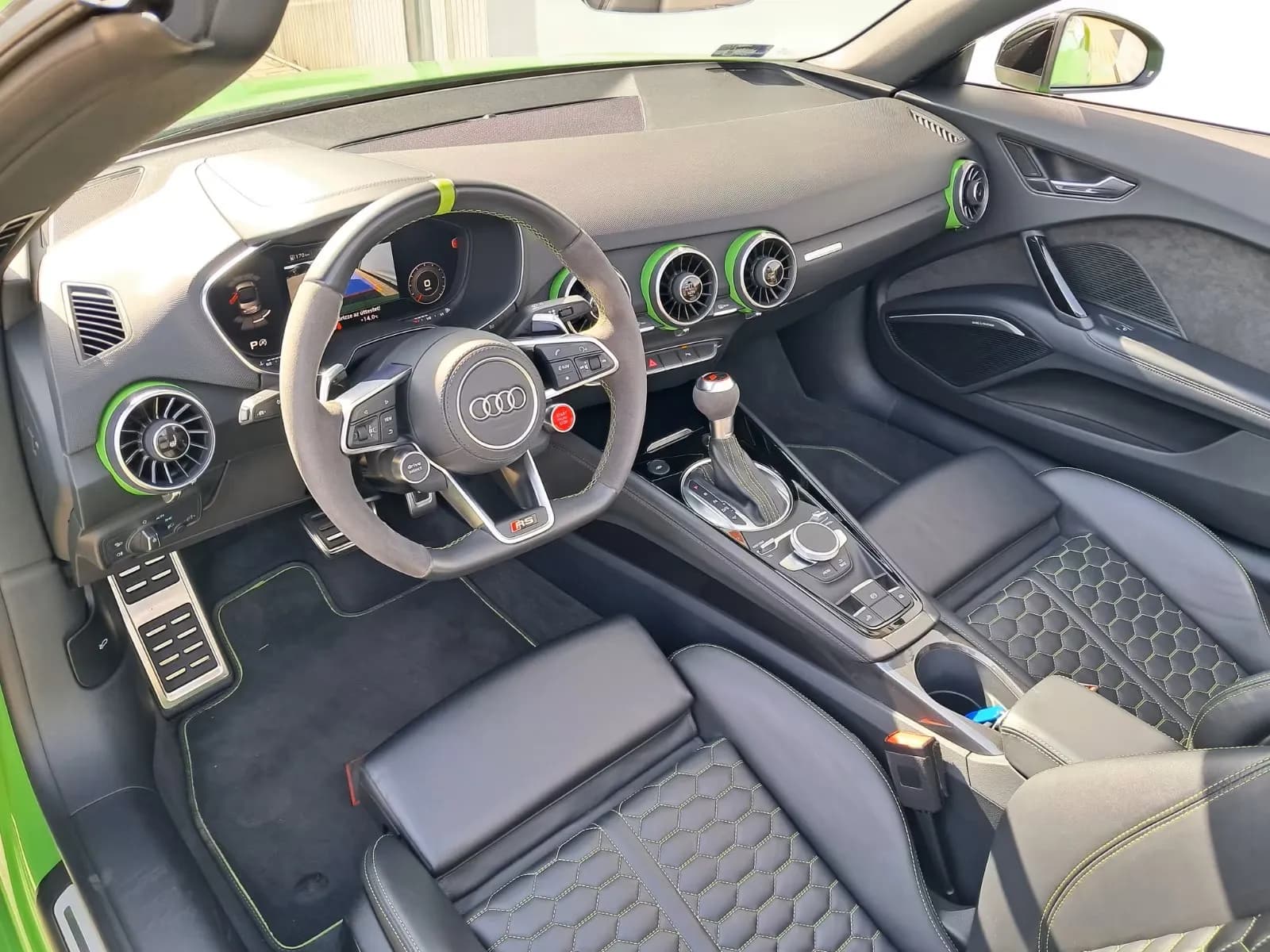 Audi TT RS Roadster (foto 17/30)