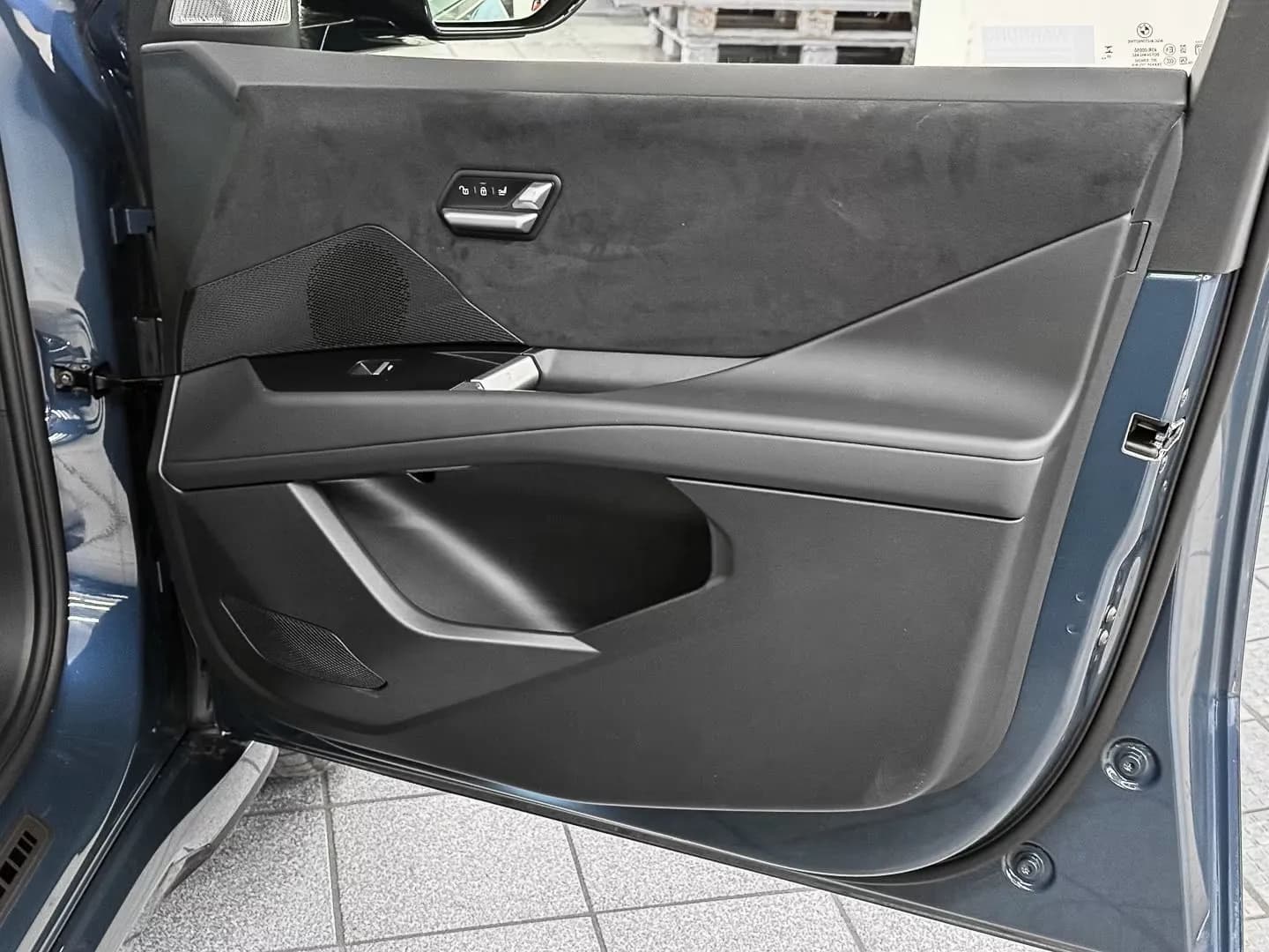 BMW iX3 (foto 16/18)
