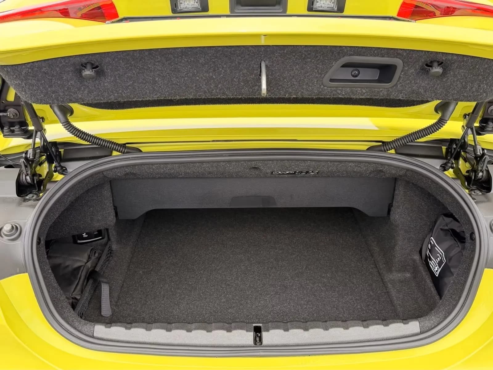 BMW M4 (foto 9/15)