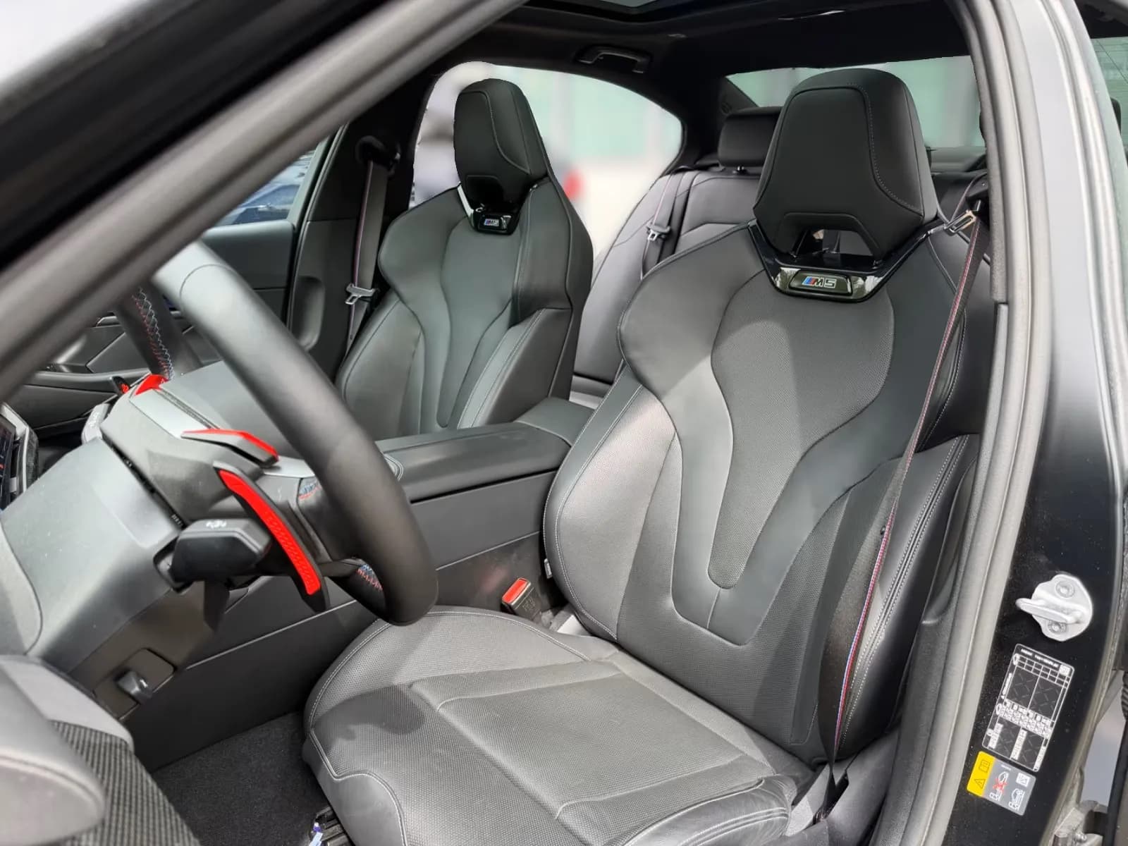 BMW M5 (foto 11/15)
