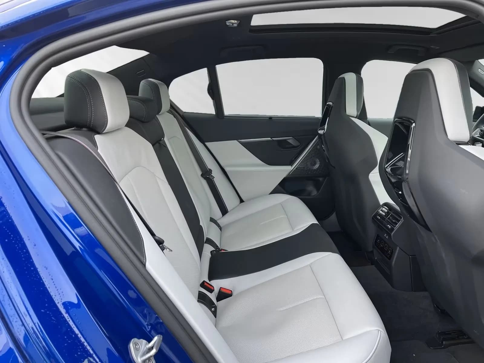 BMW M5 (foto 12/12)