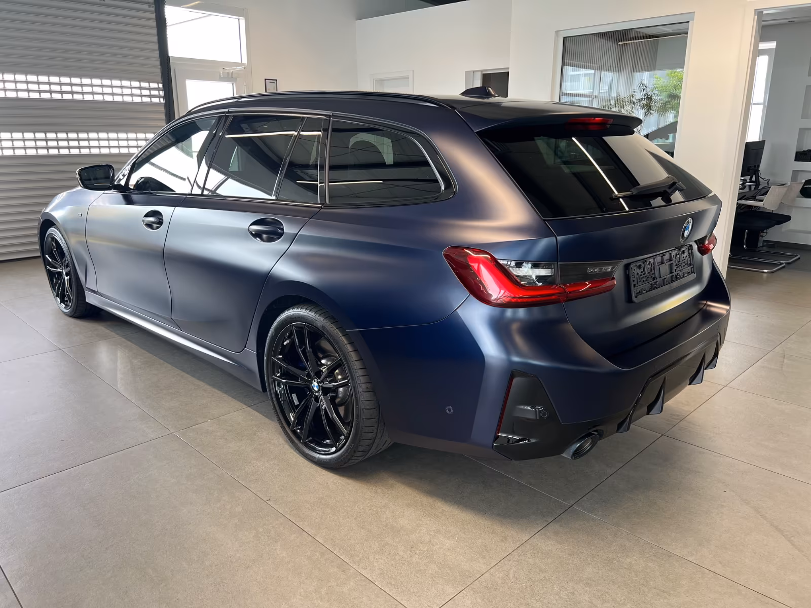 BMW  320d xdrive (foto 12/30)