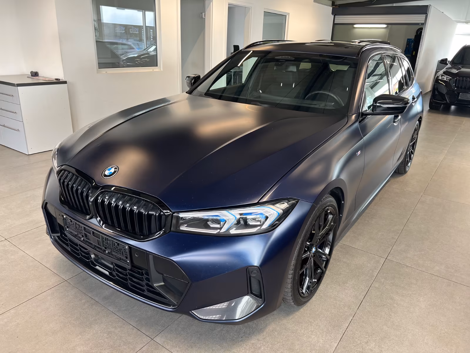 BMW  320d xdrive (foto 3/30)