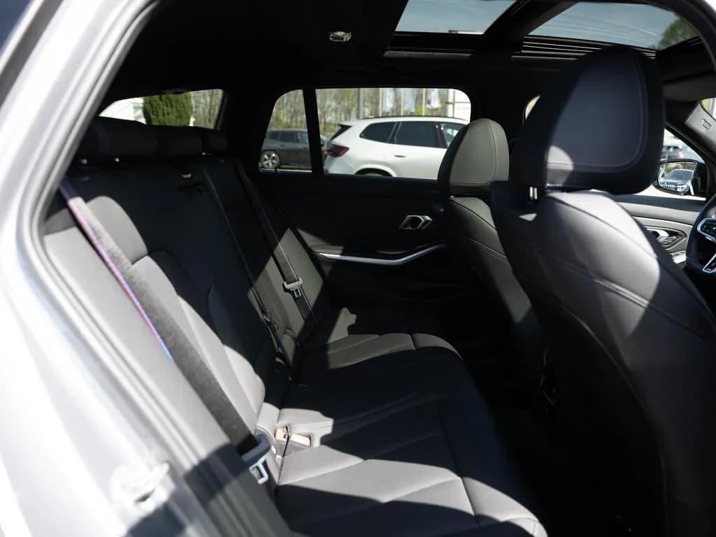 BMW M340i xDrive Touring (foto 26/27)
