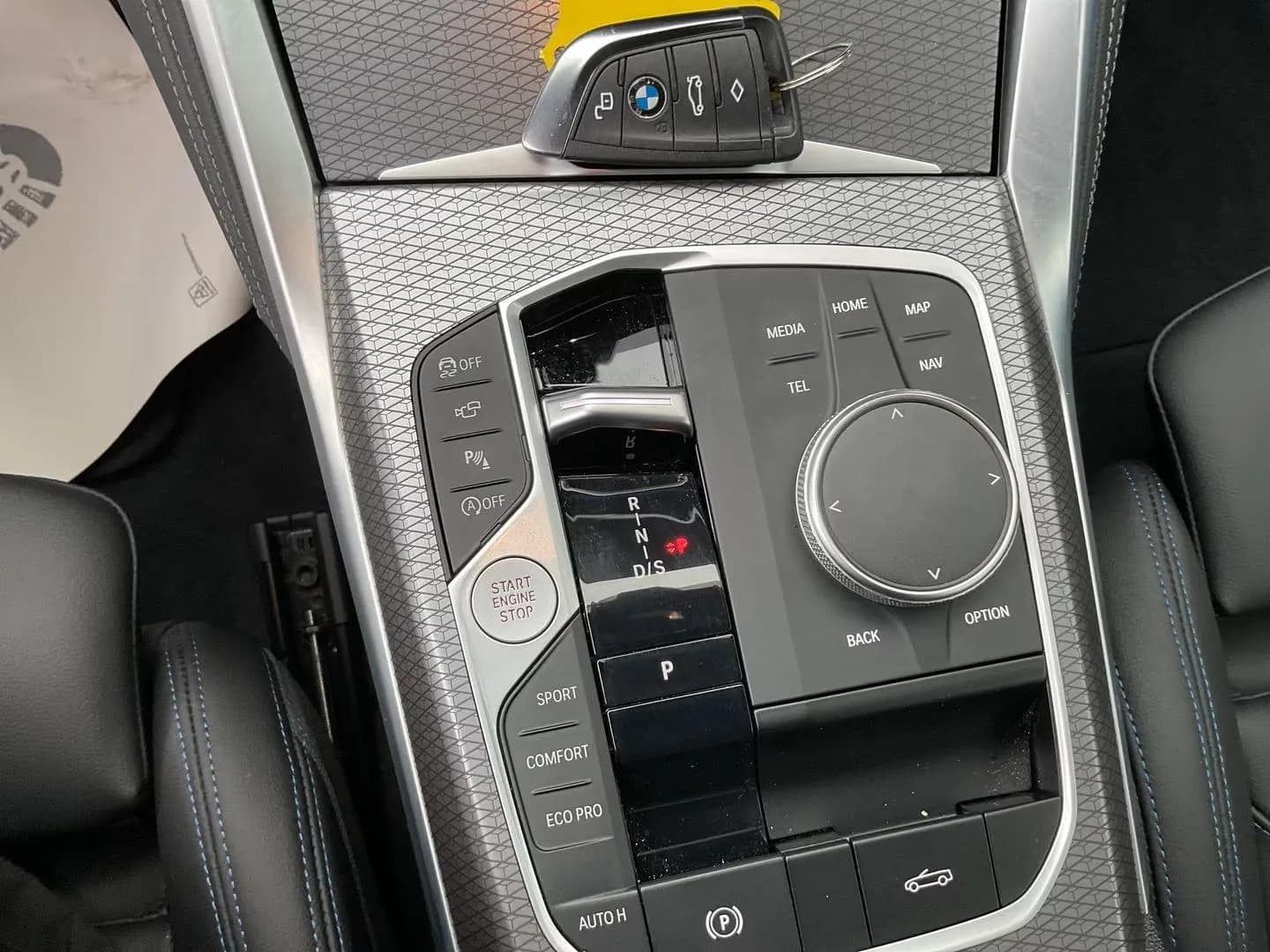BMW  420i  Cabrio  M Sport (foto 22/25)