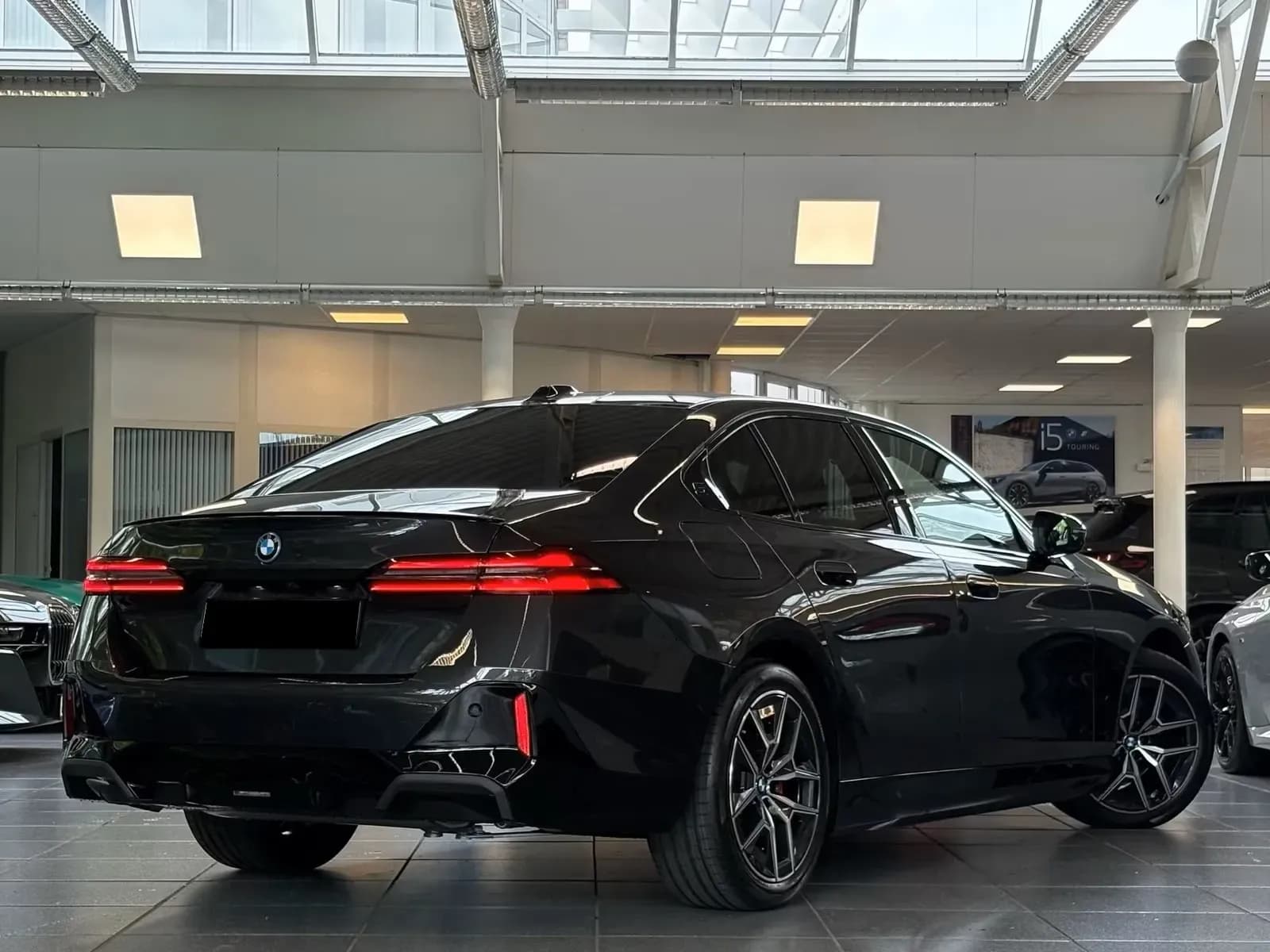 BMW 530e (foto 2/17)