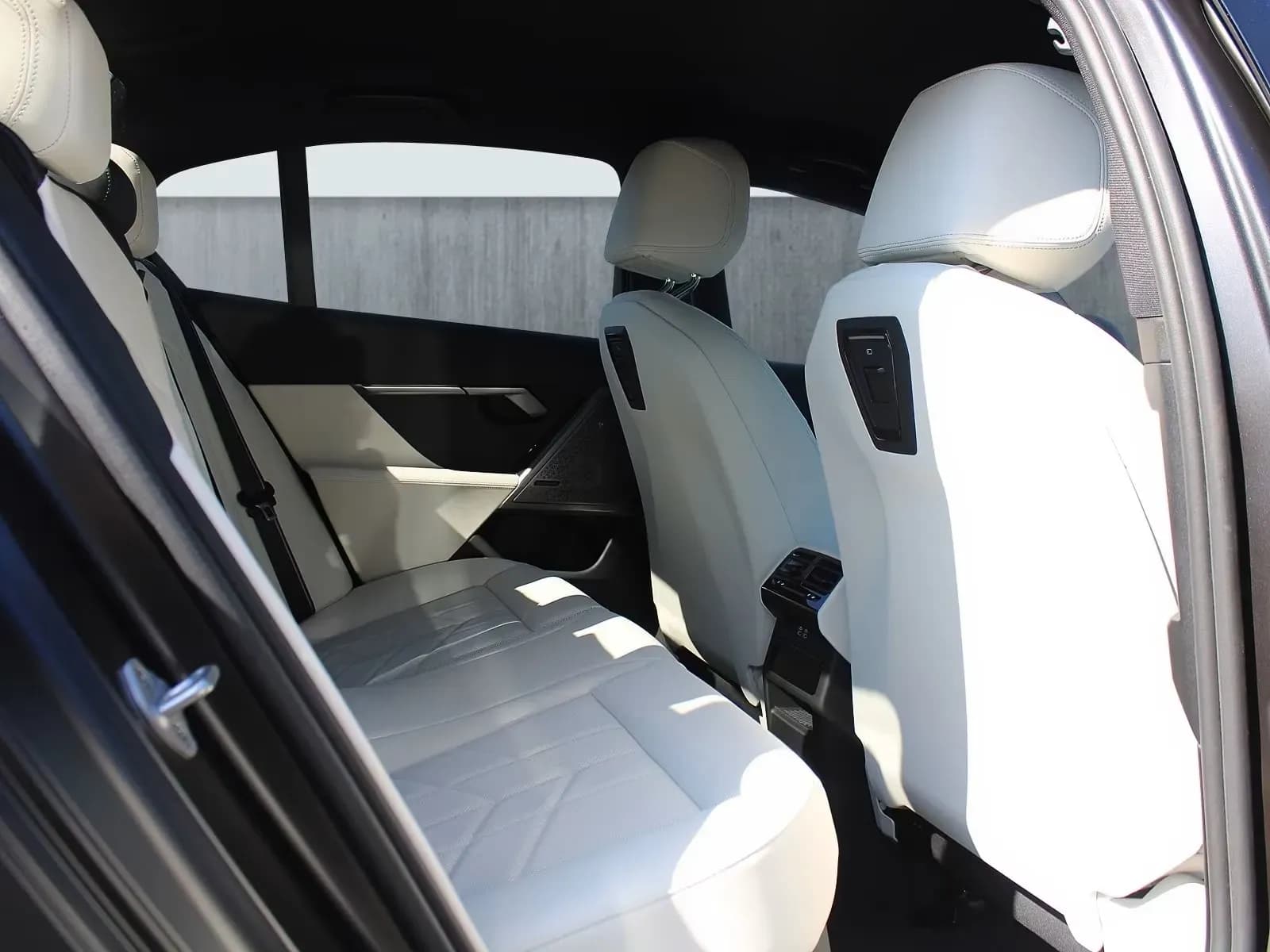 BMW 530e xDrive (foto 23/25)