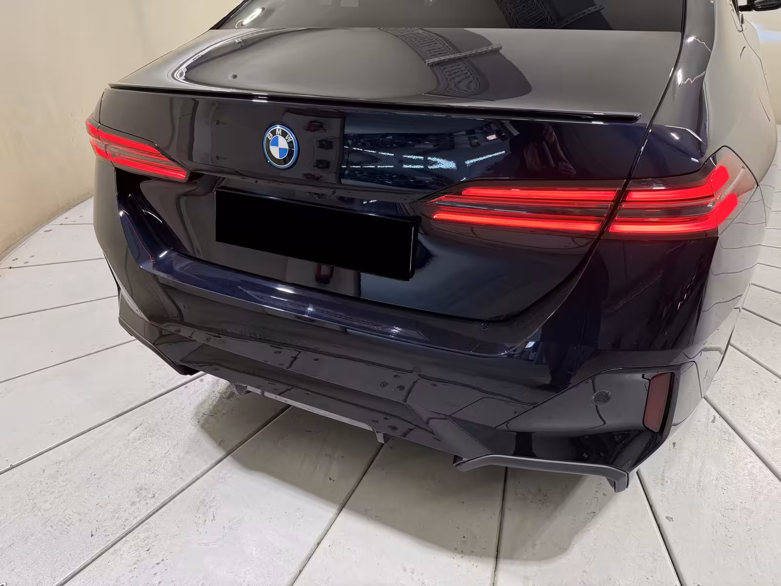 BMW 550e (foto 5/26)