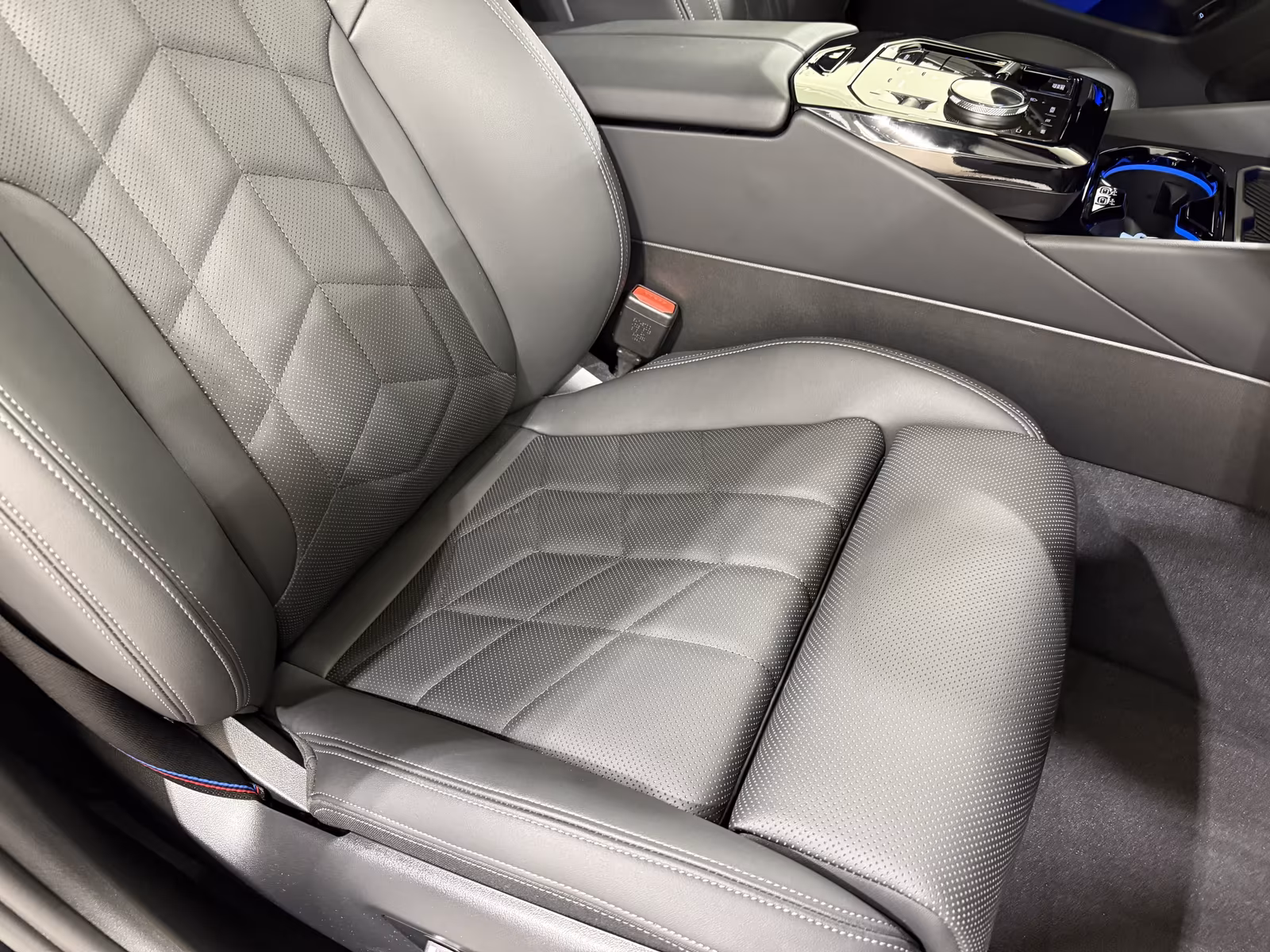 BMW 550e (foto 25/26)