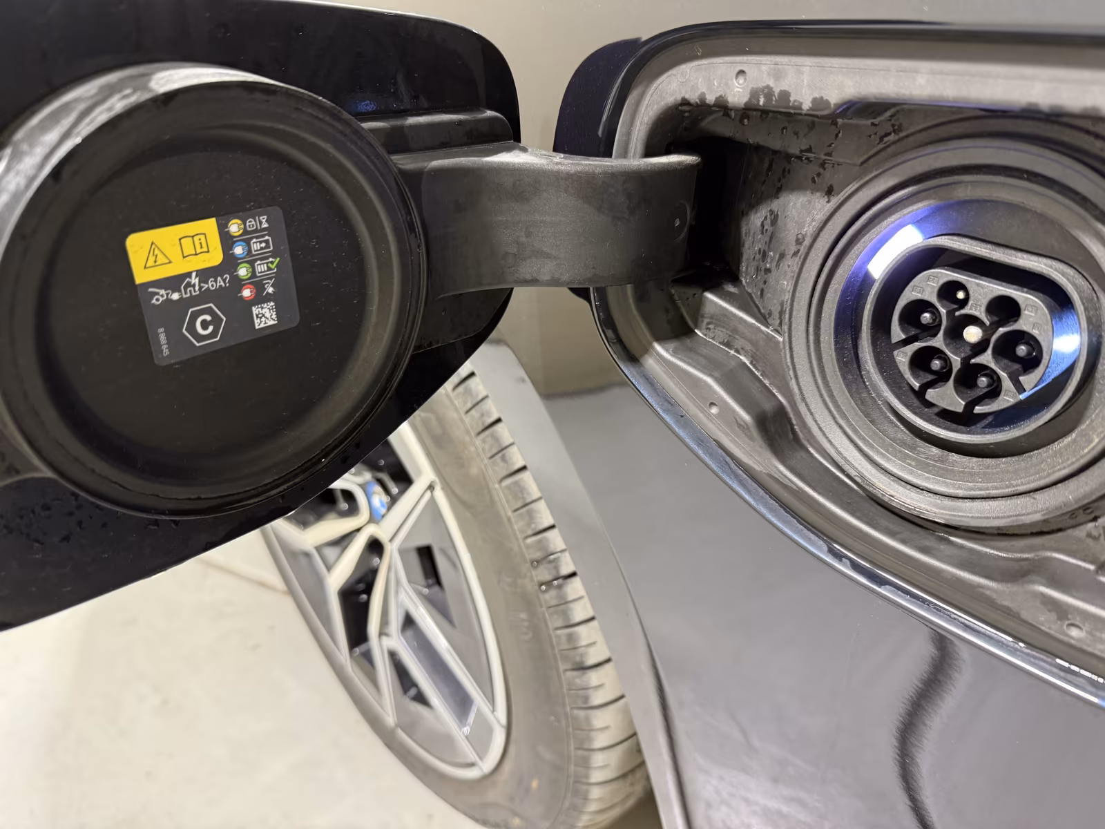 BMW 550e (foto 10/26)