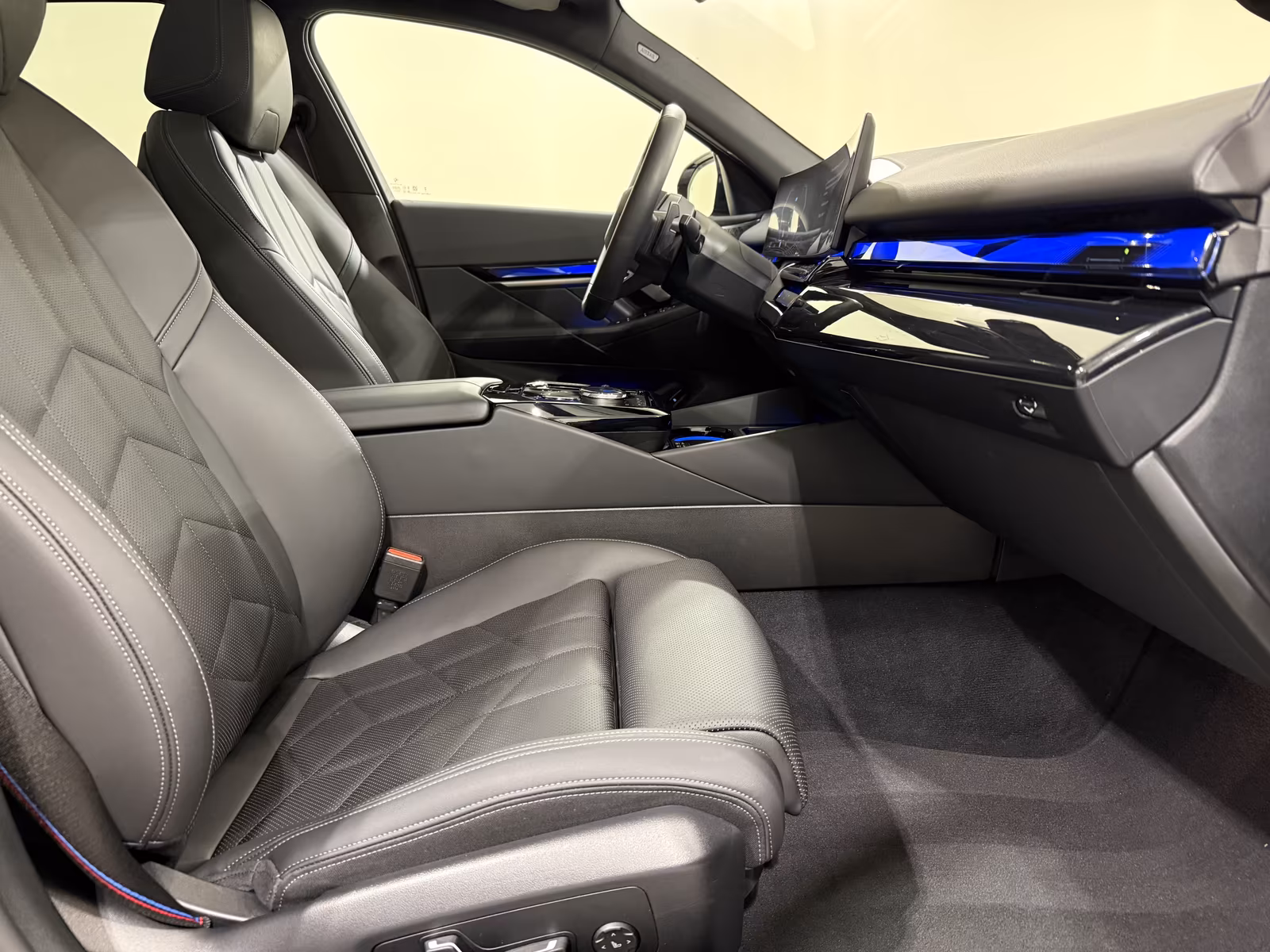 BMW 550e (foto 24/26)