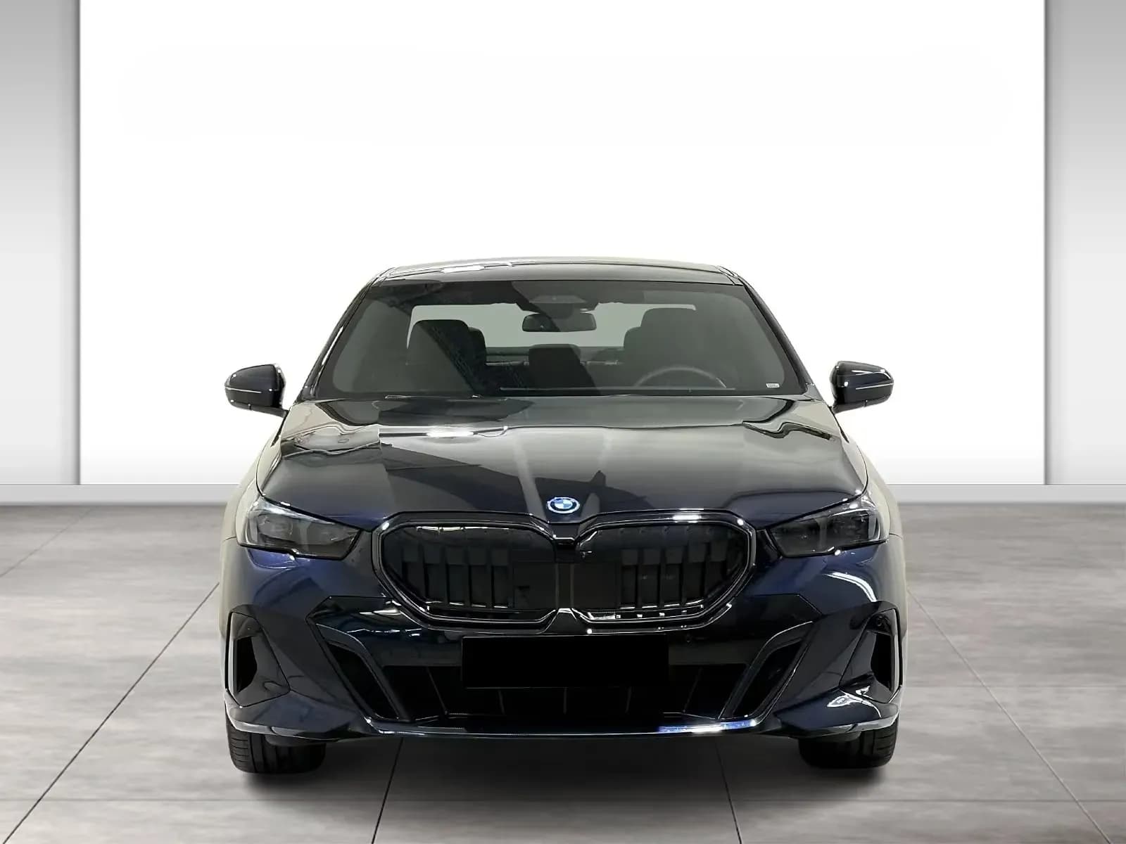 BMW 550e (foto 2/26)