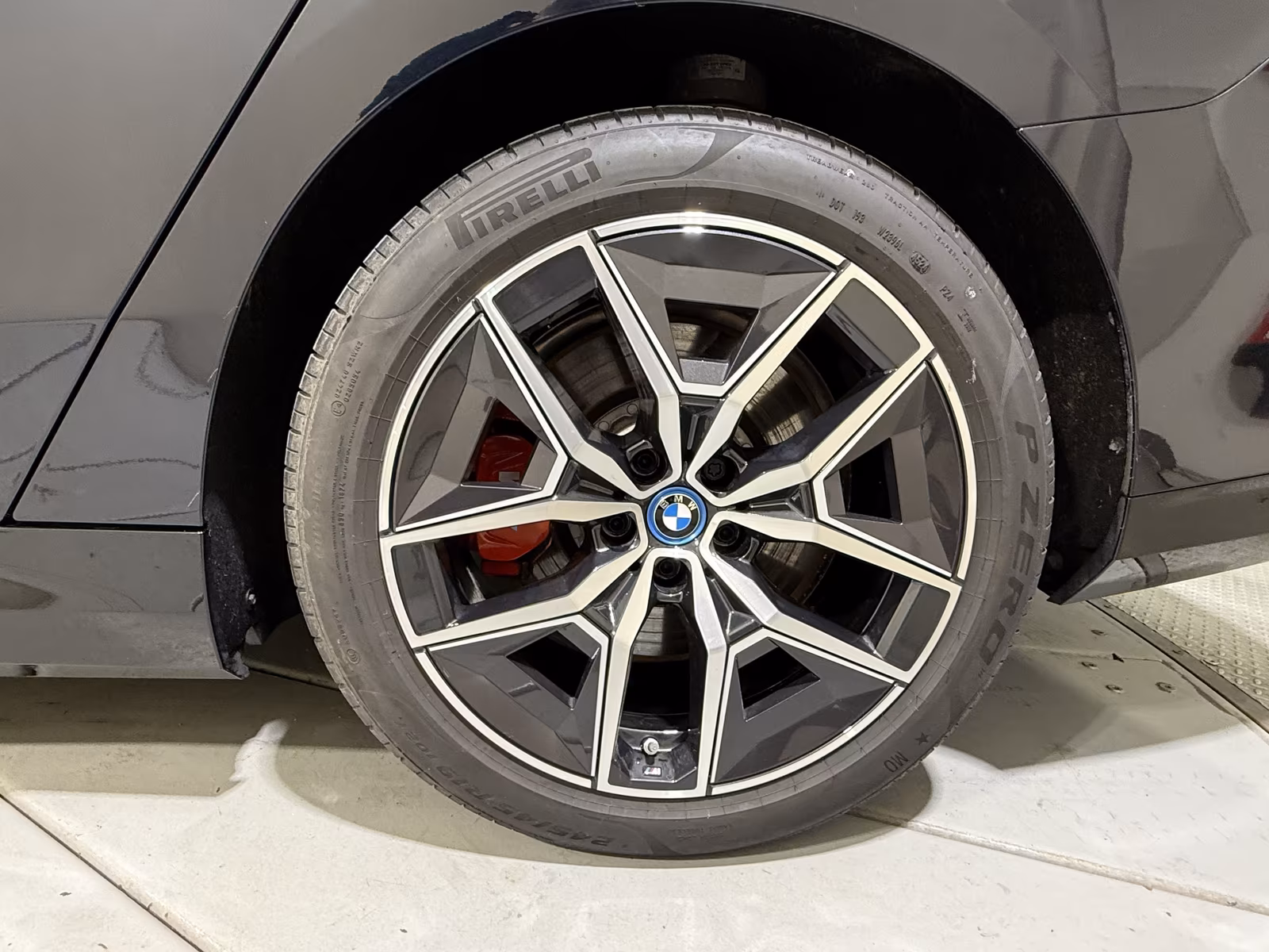 BMW 550e (foto 9/26)