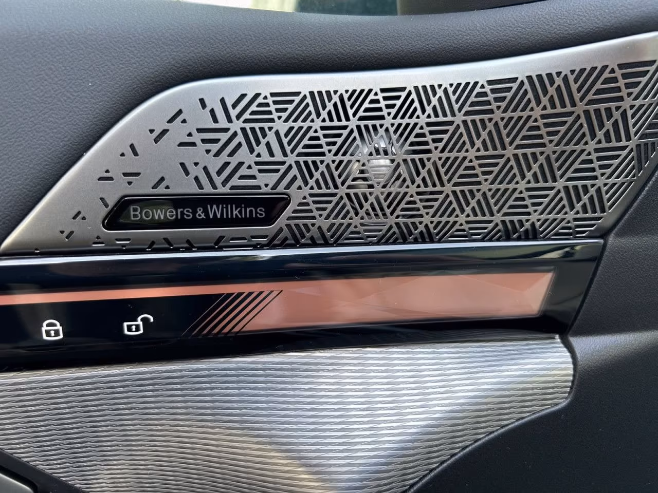 BMW 550e (foto 5/13)