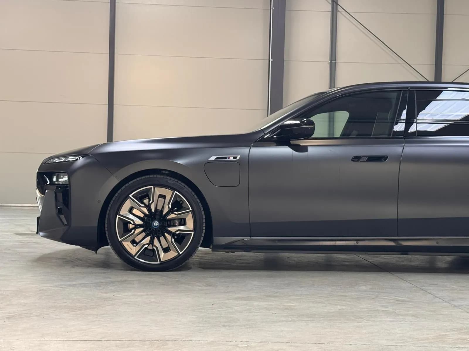 BMW 760e Xdrive (foto 26/27)