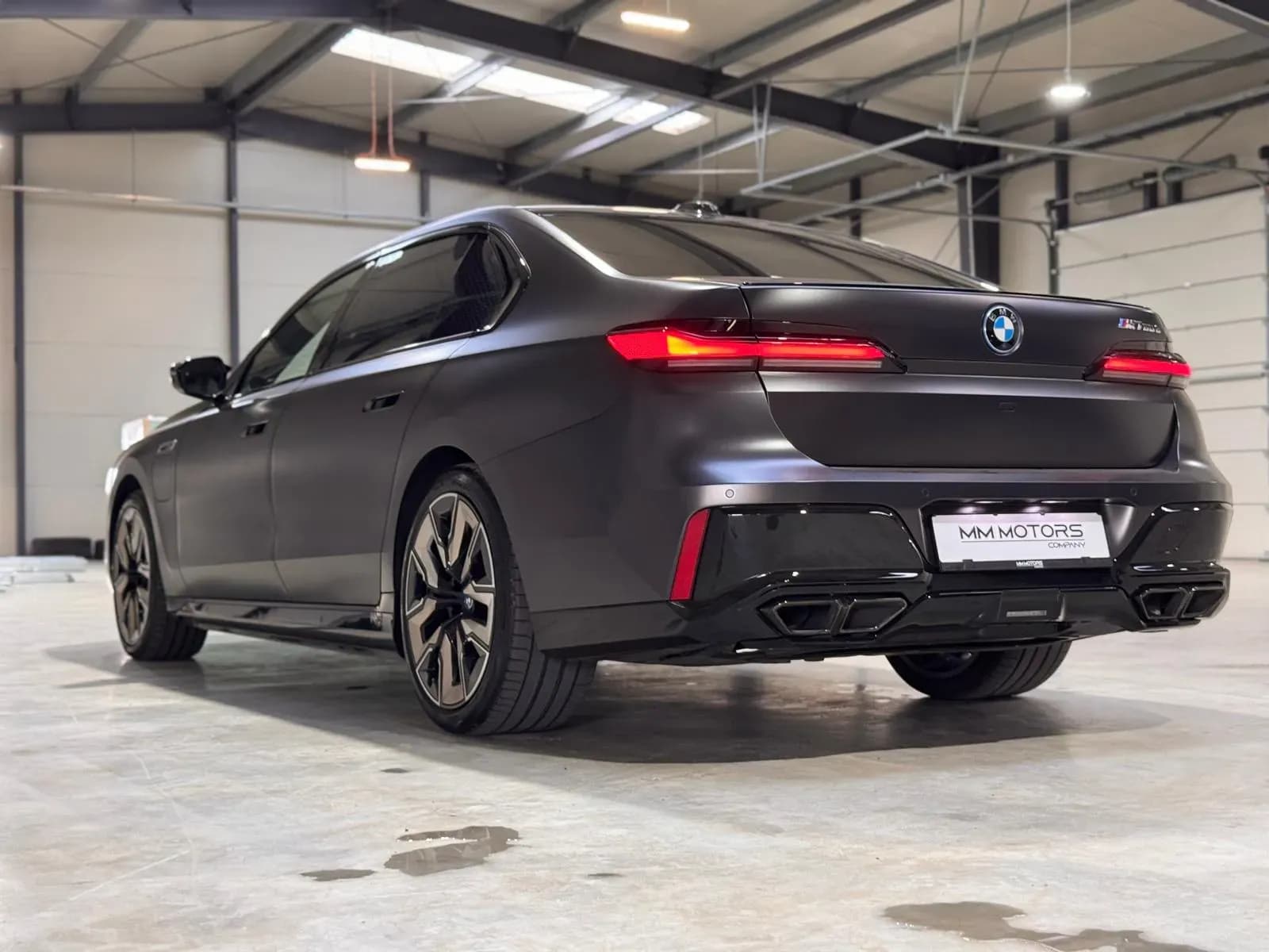 BMW 760e Xdrive (foto 3/27)