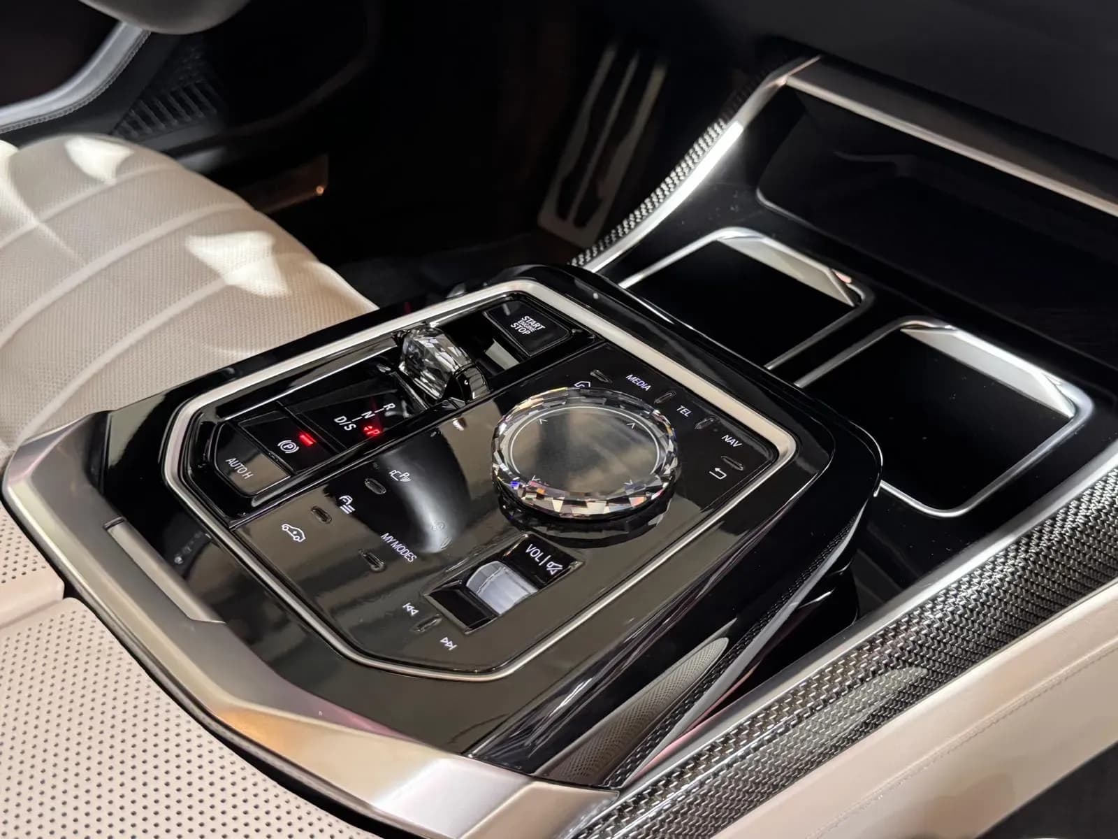 BMW 760e Xdrive (foto 13/27)