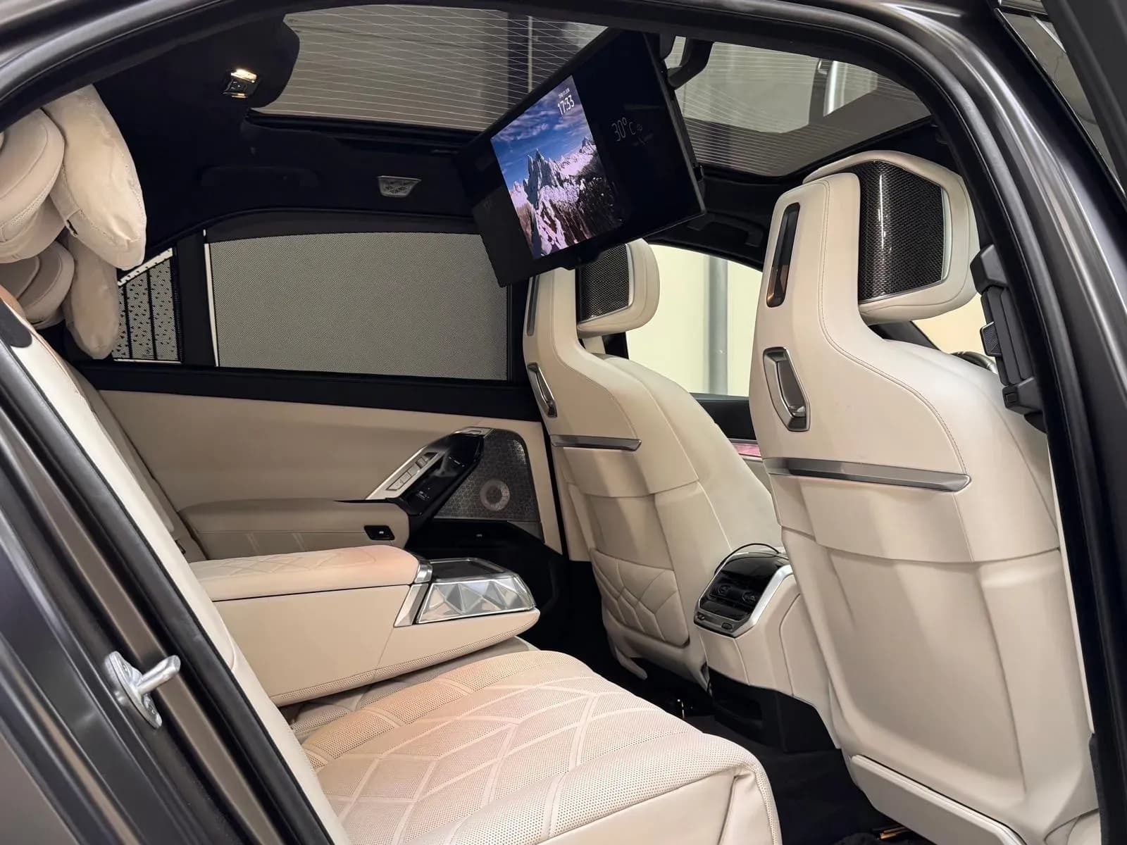 BMW 760e Xdrive (foto 17/27)