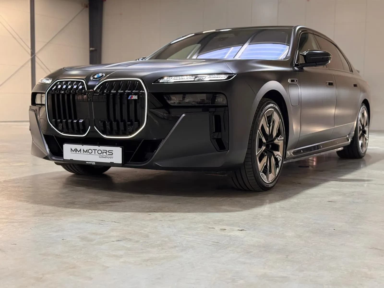 BMW 760e Xdrive (foto 6/27)