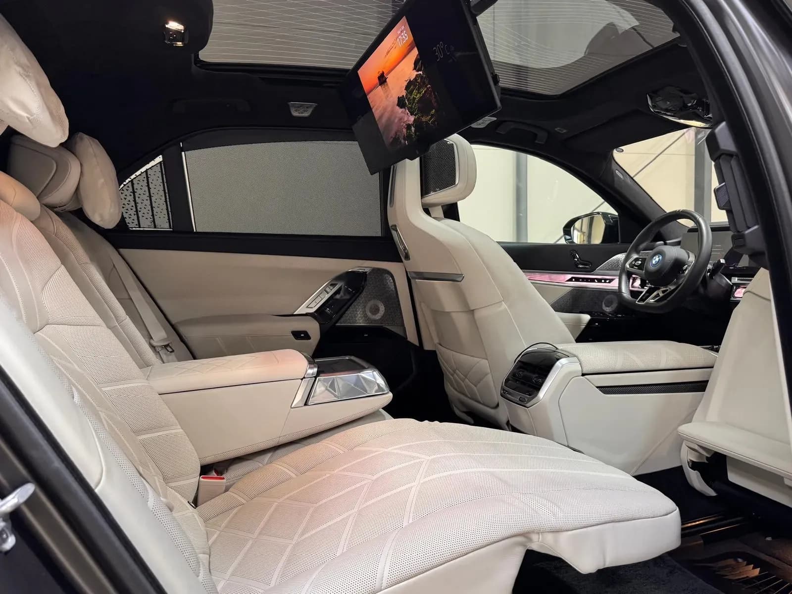 BMW 760e Xdrive (foto 19/27)