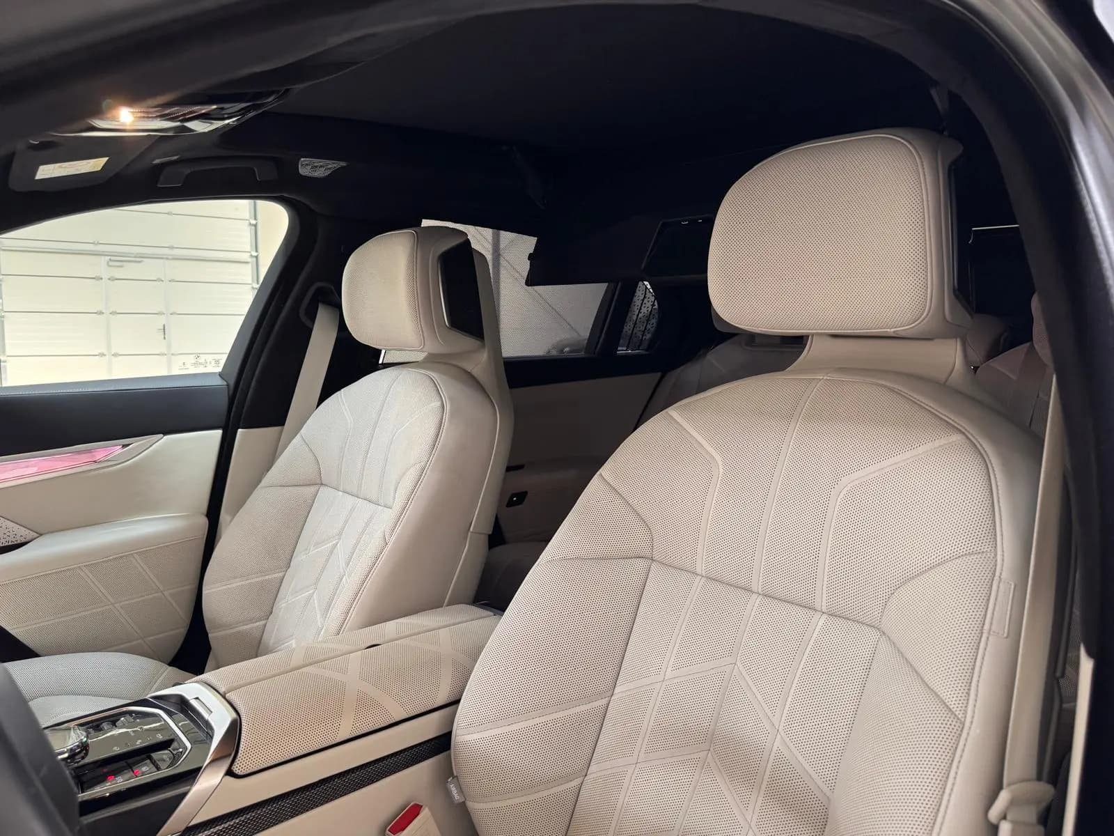 BMW 760e Xdrive (foto 11/27)