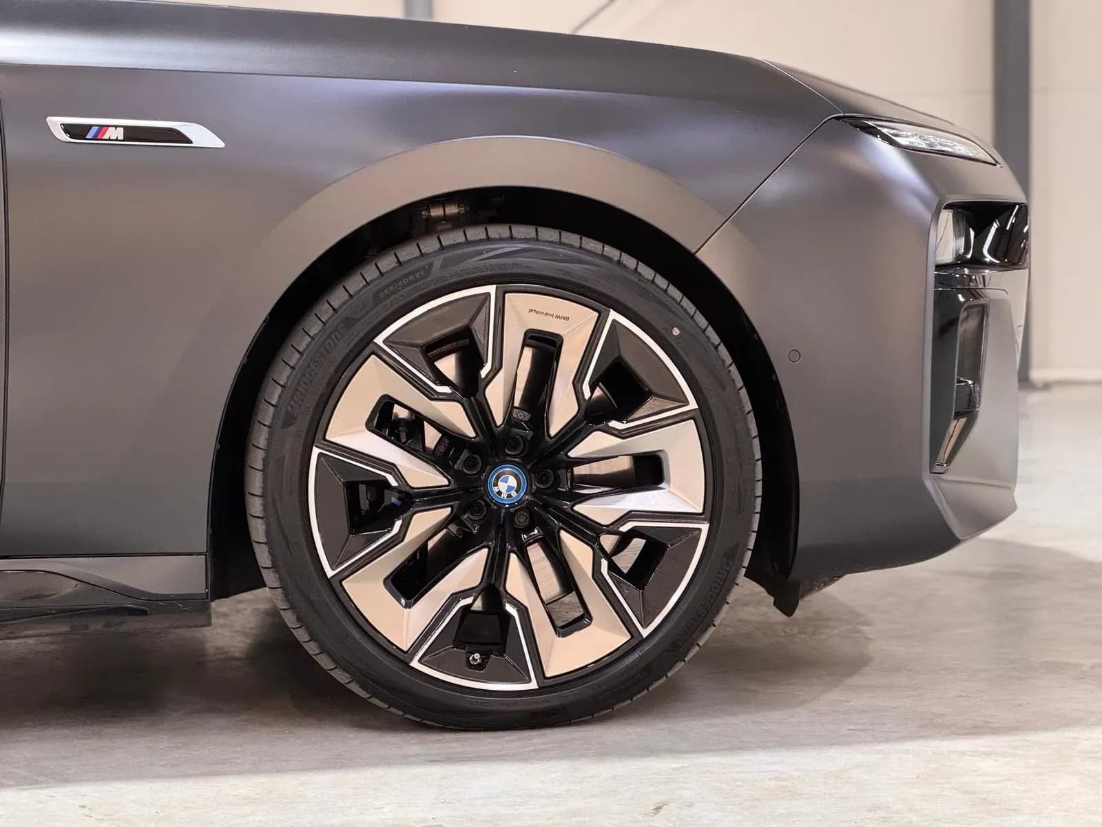 BMW 760e Xdrive (foto 5/27)