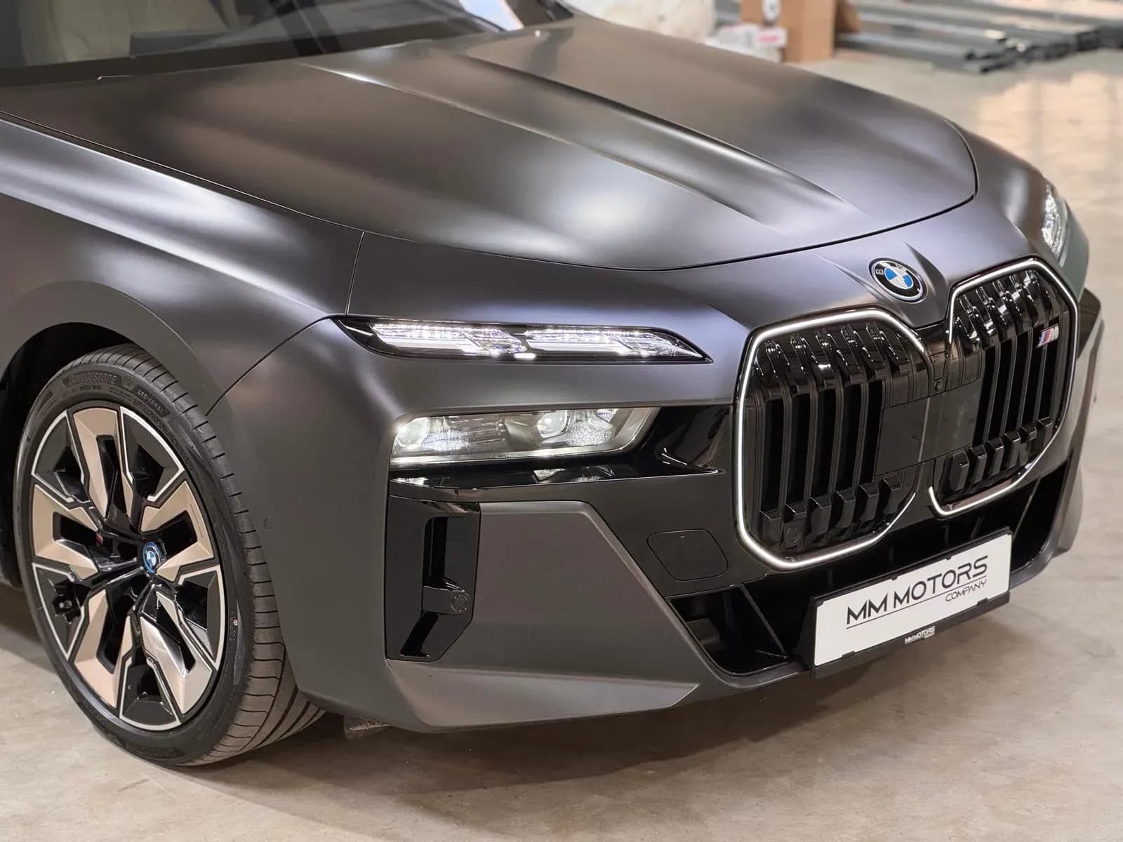 BMW 760e Xdrive (foto 4/27)