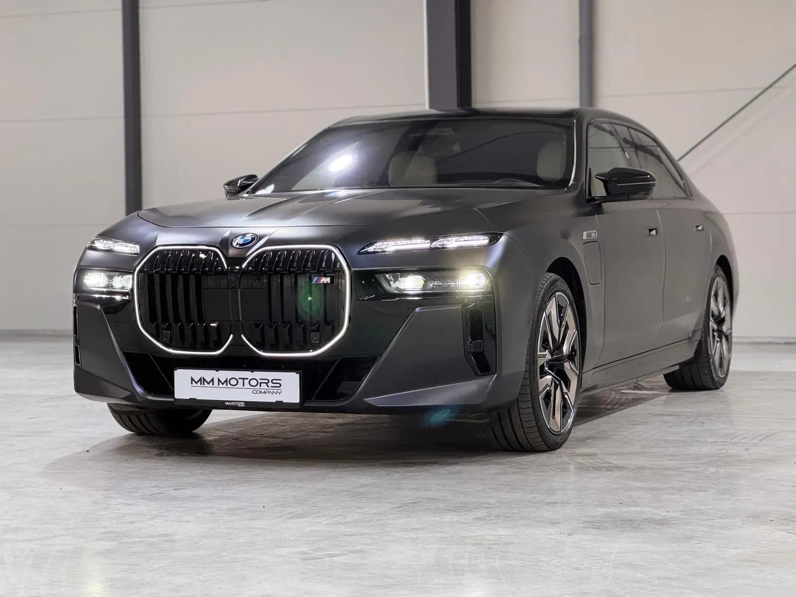 BMW 760e Xdrive (foto 1/27)