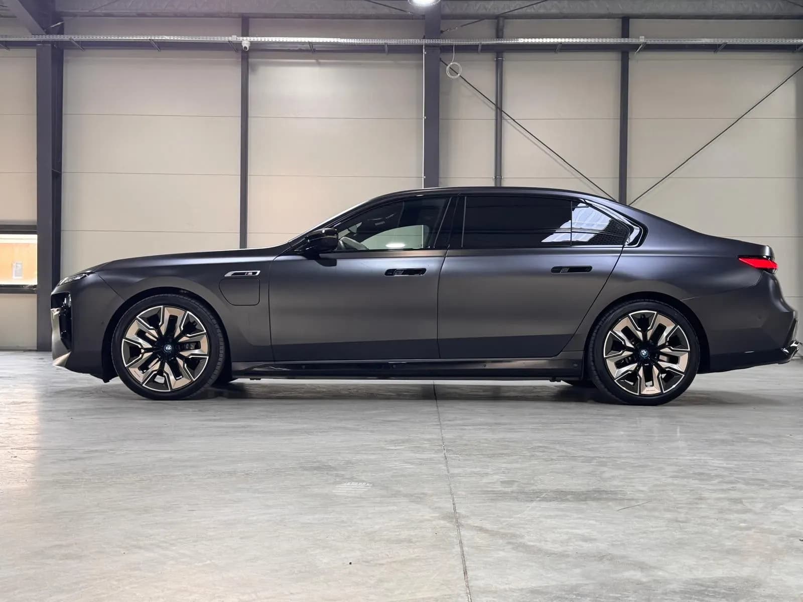 BMW 760e Xdrive (foto 20/27)