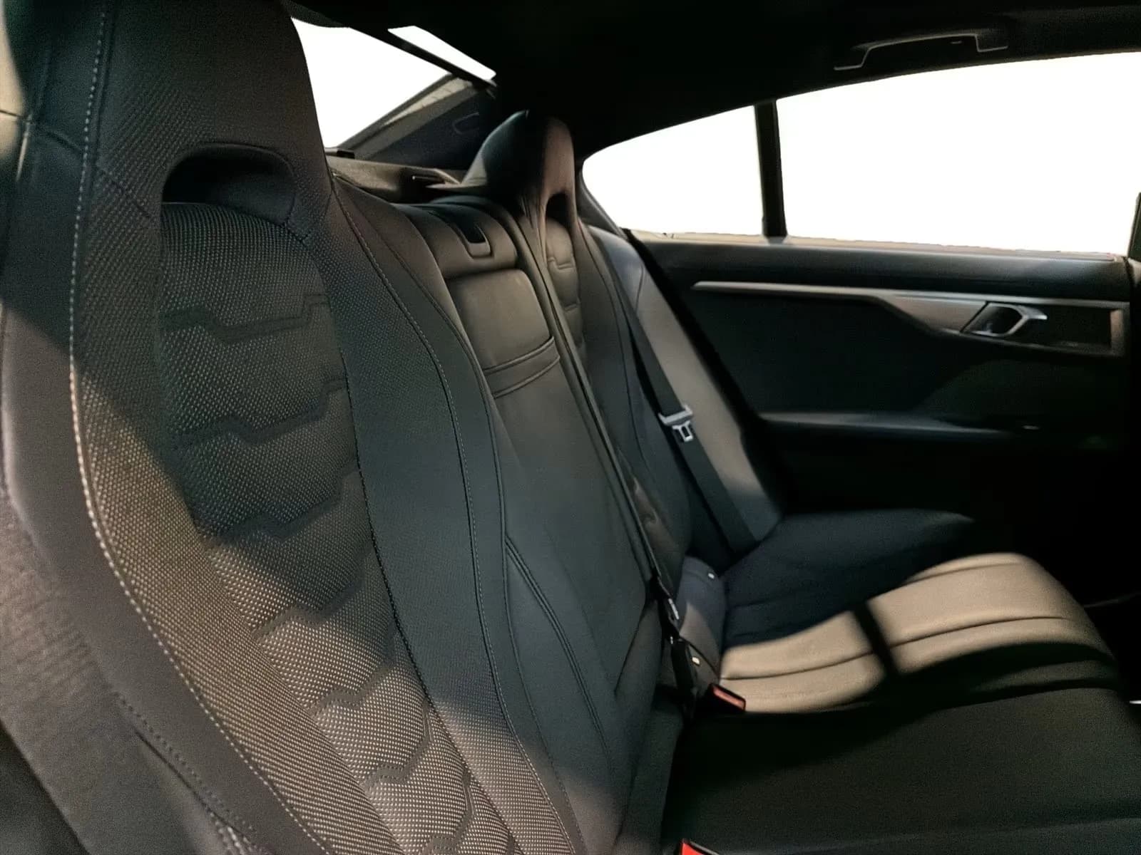 BMW 840i Gran Coupe (foto 16/18)