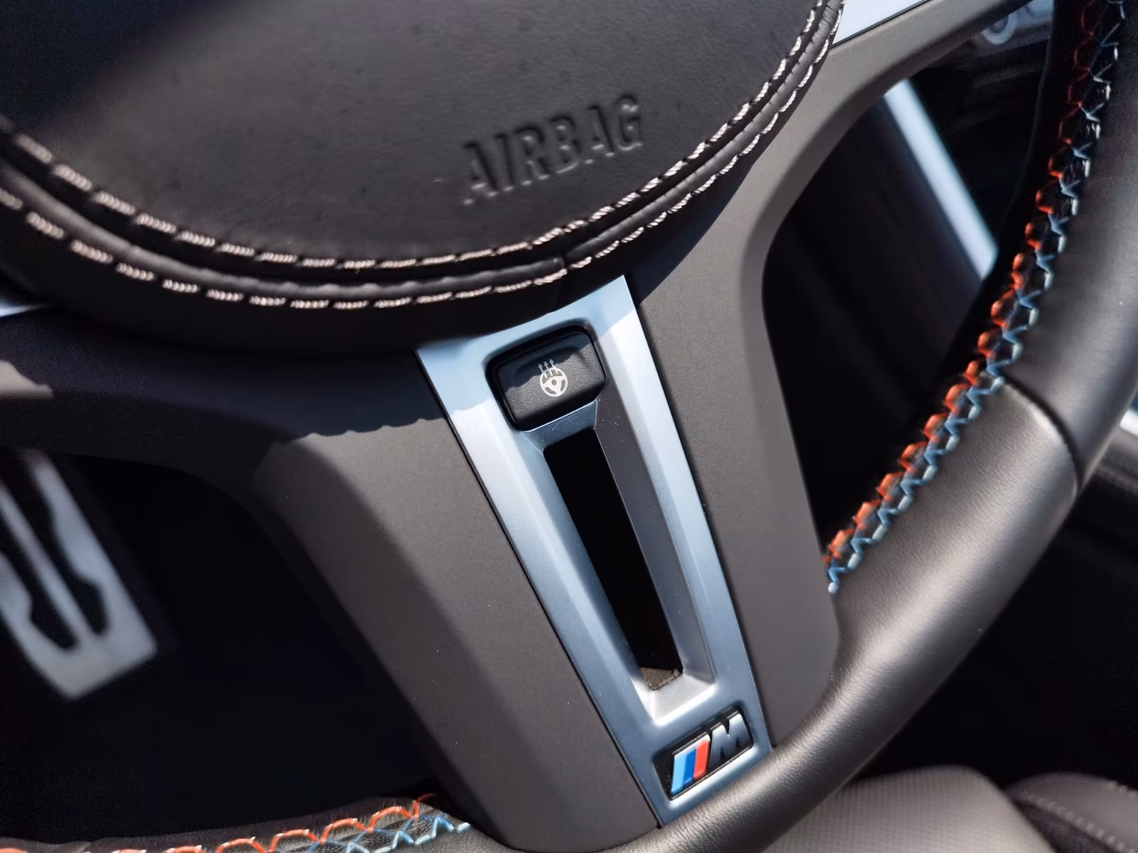 BMW M850i xDrive (foto 15/28)