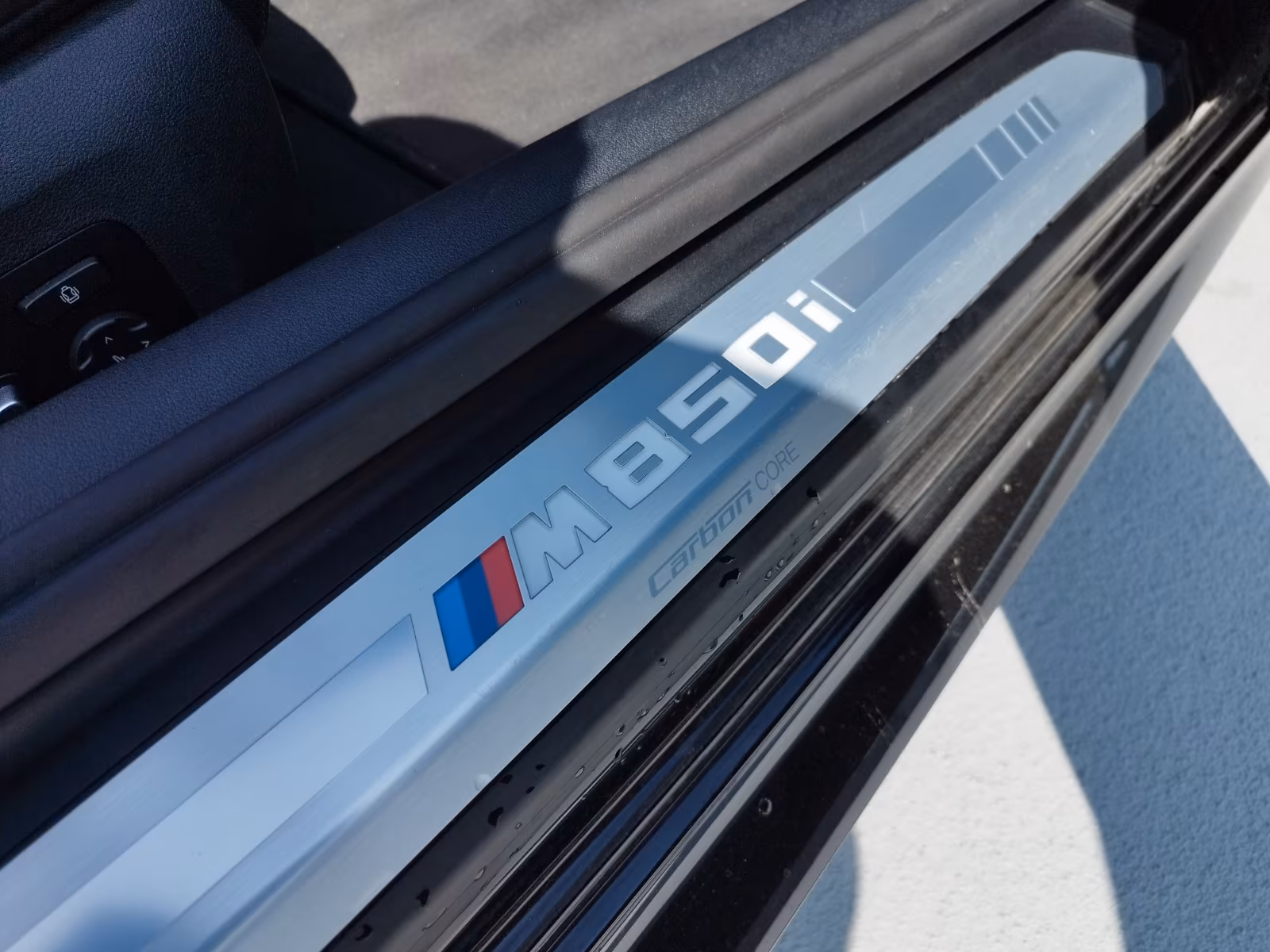 BMW M850i xDrive (foto 27/28)