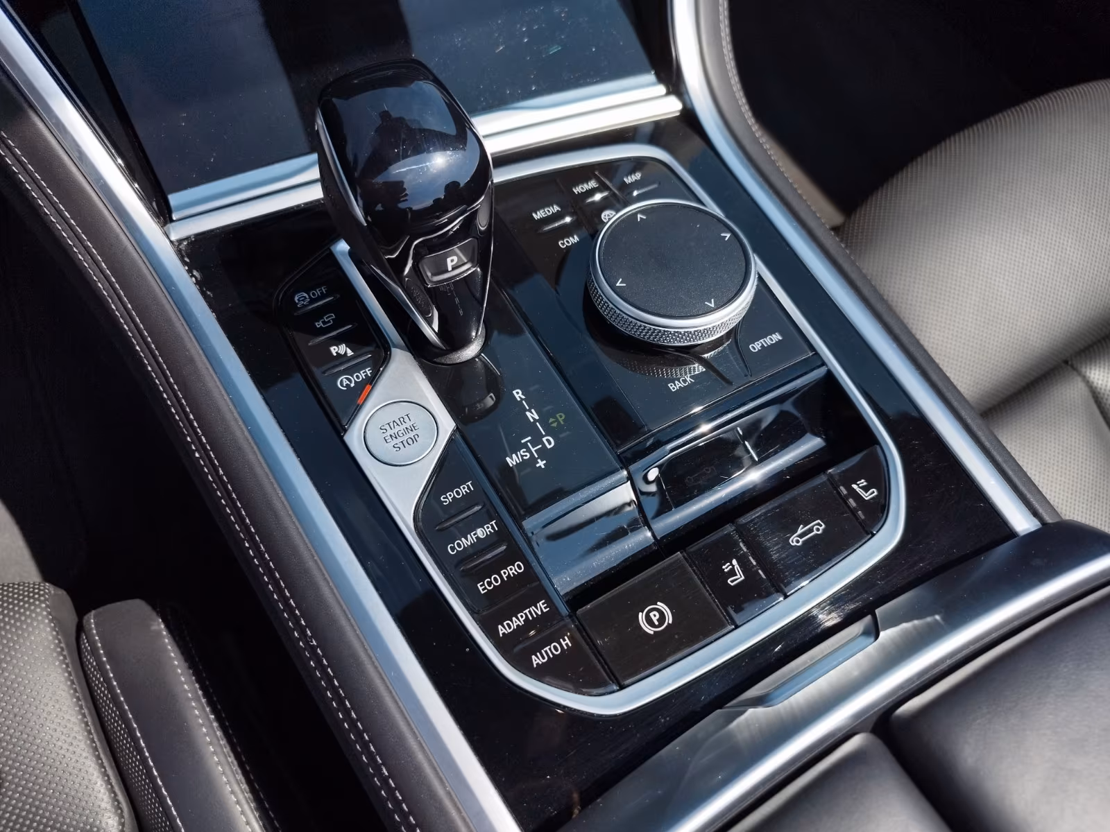 BMW M850i xDrive (foto 18/28)