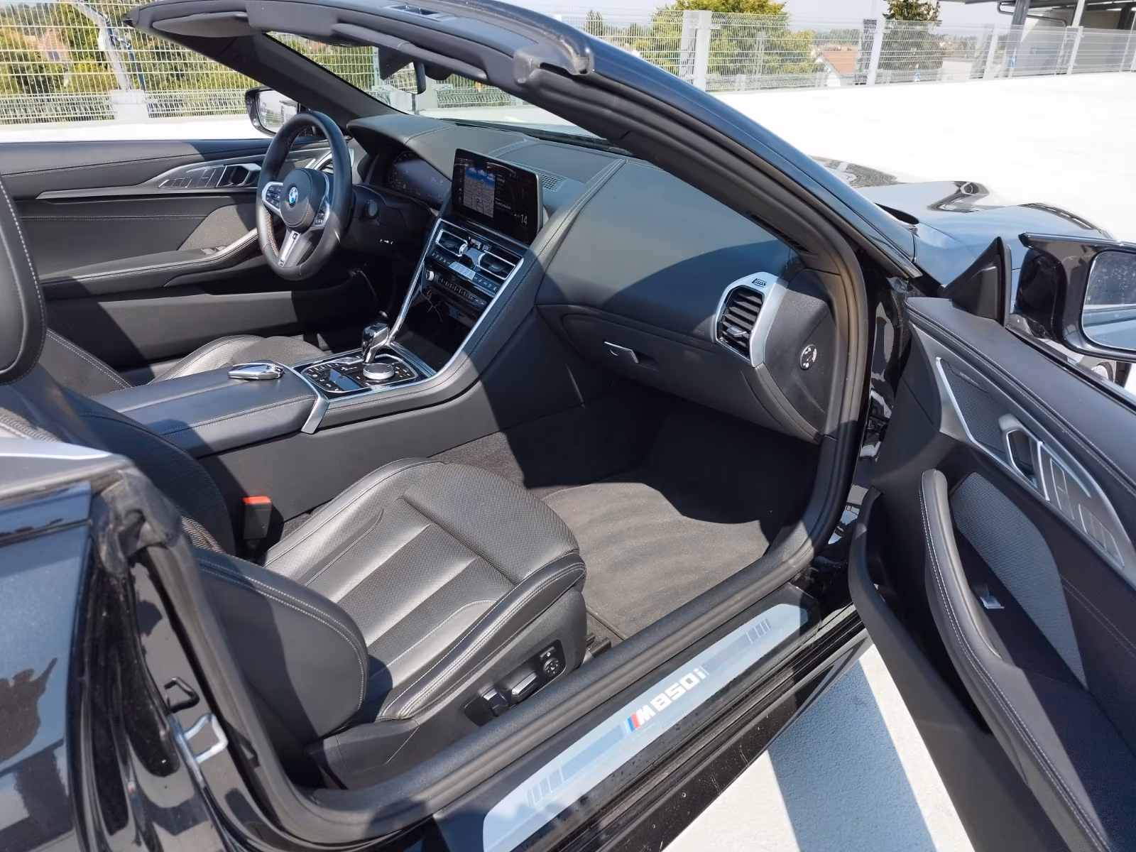 BMW M850i xDrive (foto 26/28)