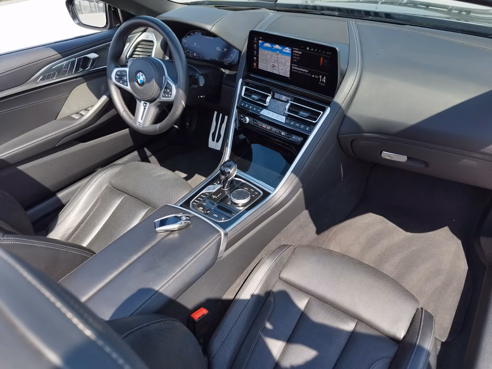 BMW M850i xDrive (foto 25/28)