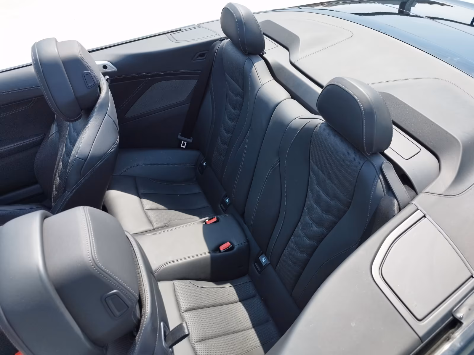 BMW M850i xDrive (foto 24/28)