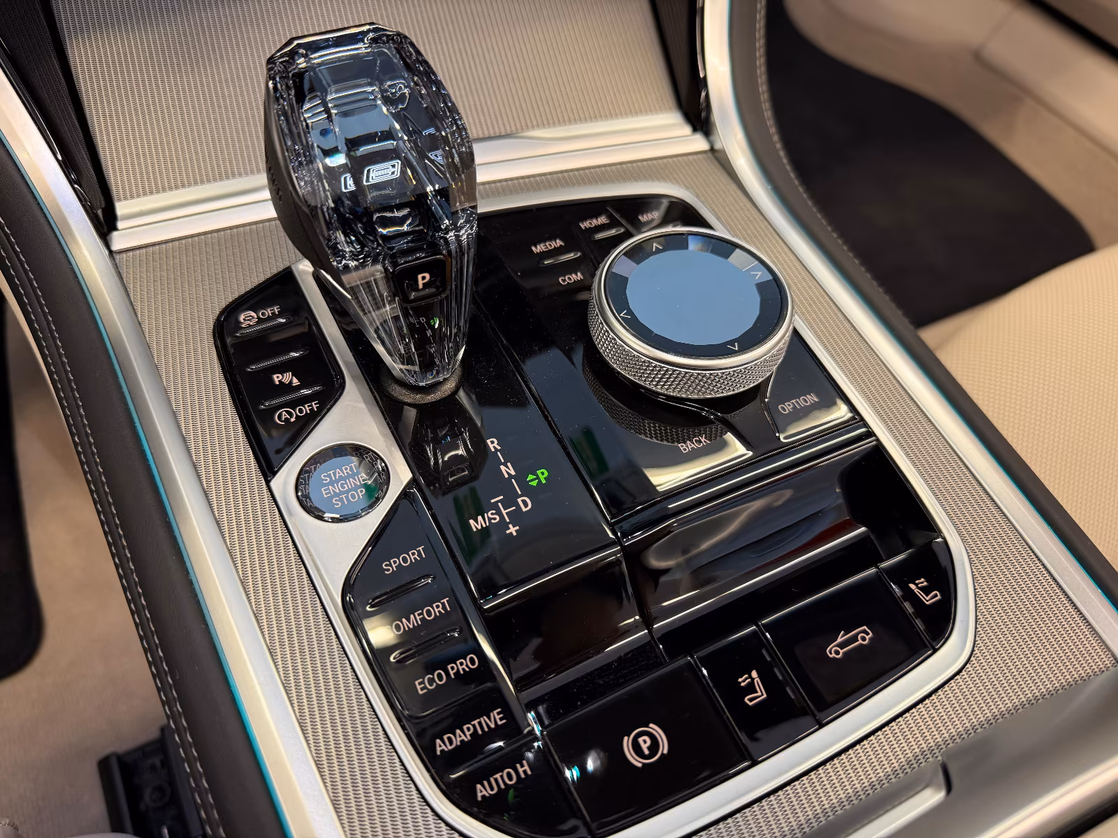 BMW 840i xDrive (foto 14/15)