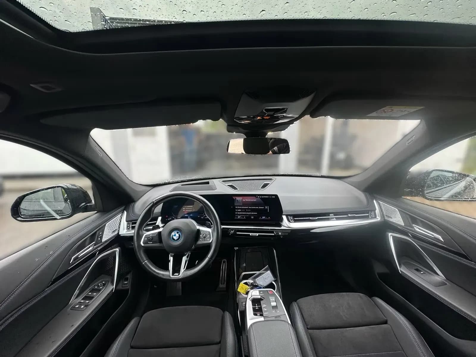 BMW X1 30e (foto 9/10)