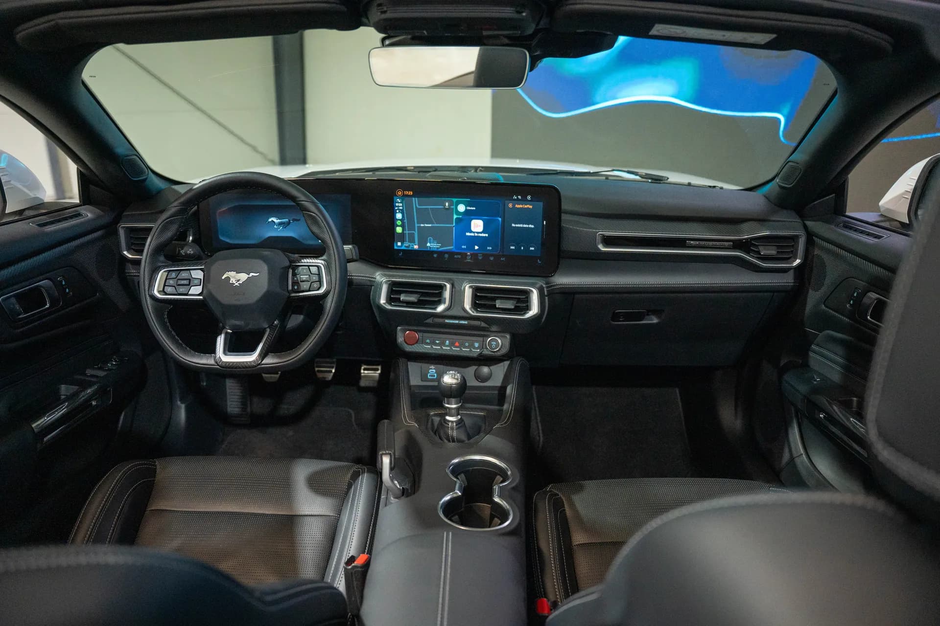 Ford Mustang GT (foto 2/9)