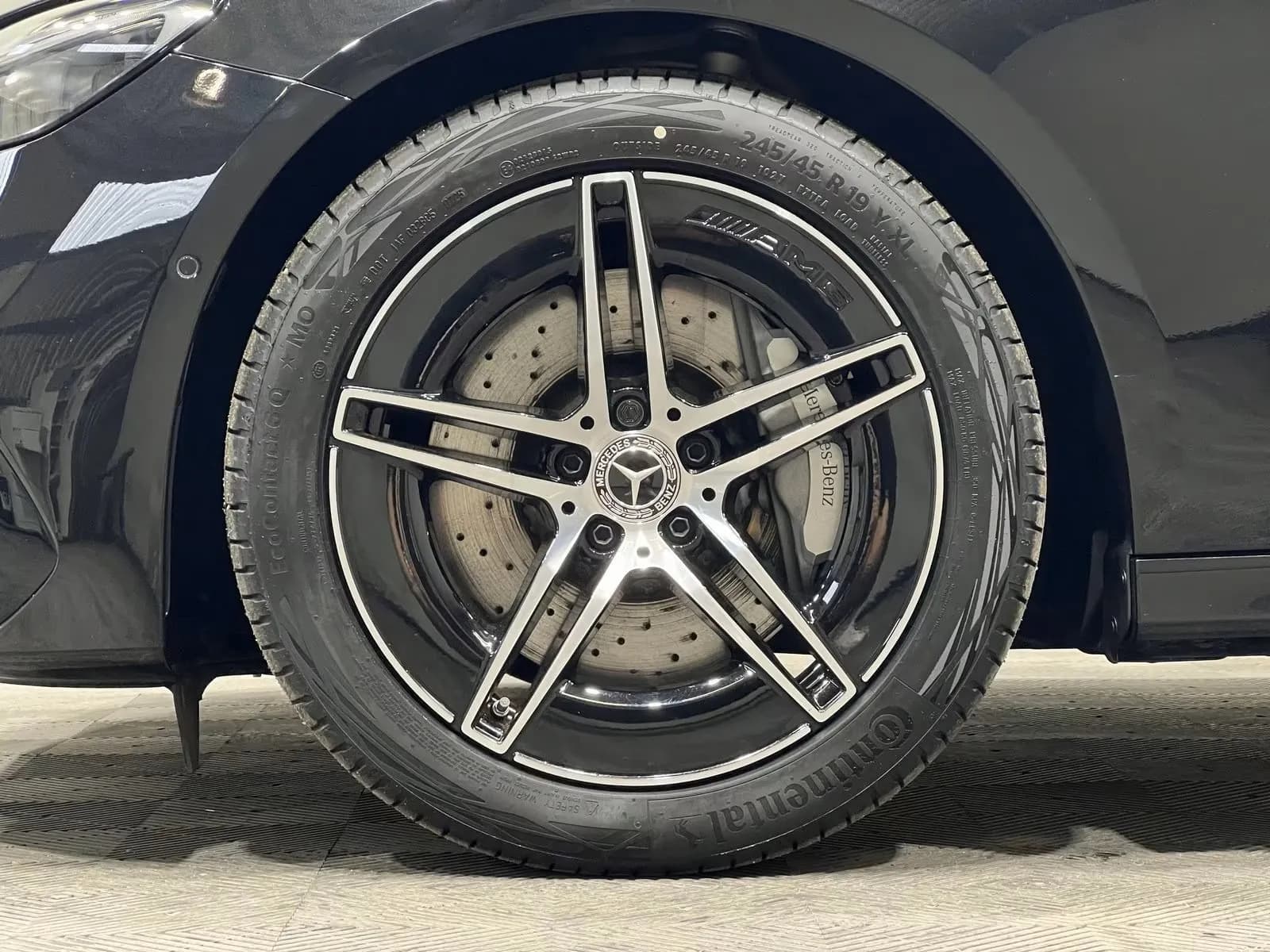Mercedes-Benz E 200 (foto 13/24)