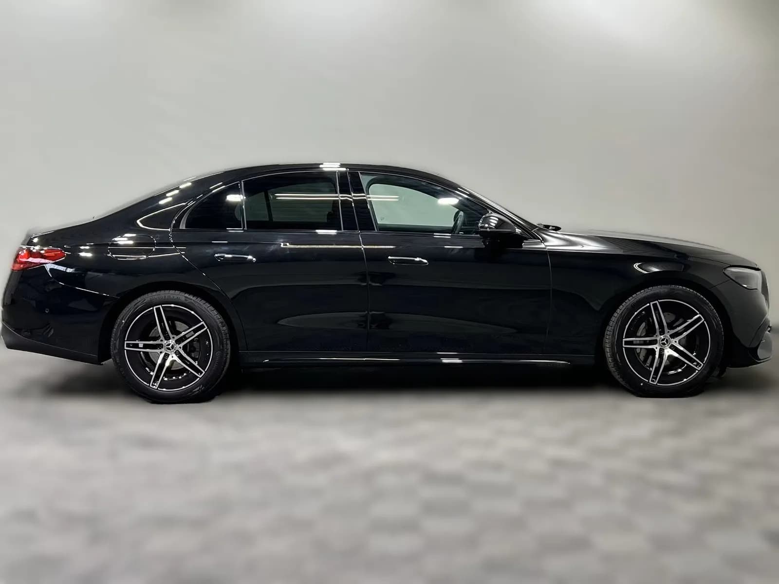 Mercedes-Benz E 200 (foto 5/24)