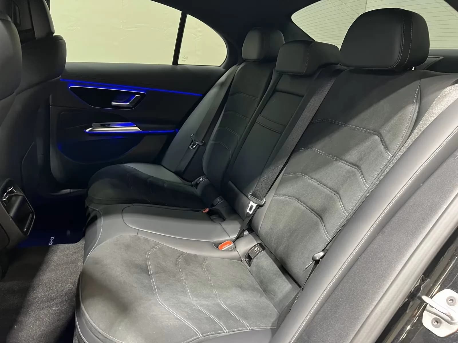 Mercedes-Benz E 200 (foto 21/24)