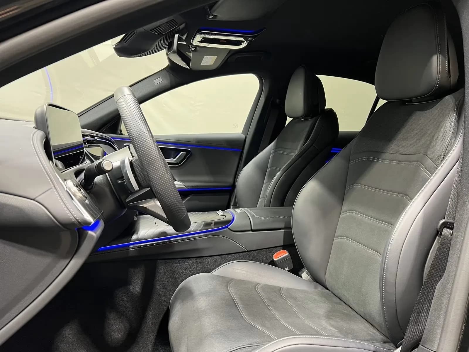 Mercedes-Benz E 200 (foto 15/24)