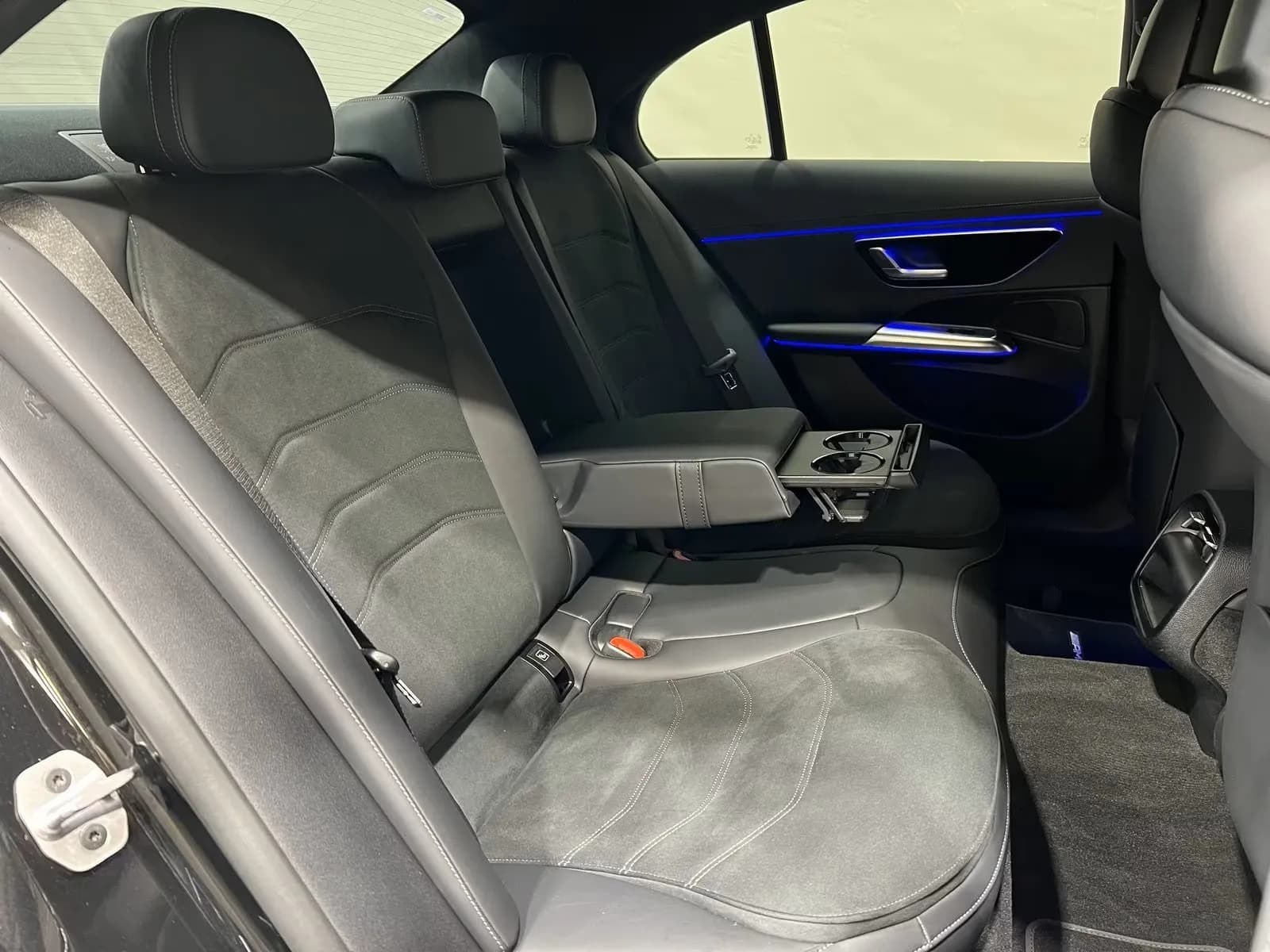 Mercedes-Benz E 200 (foto 23/24)