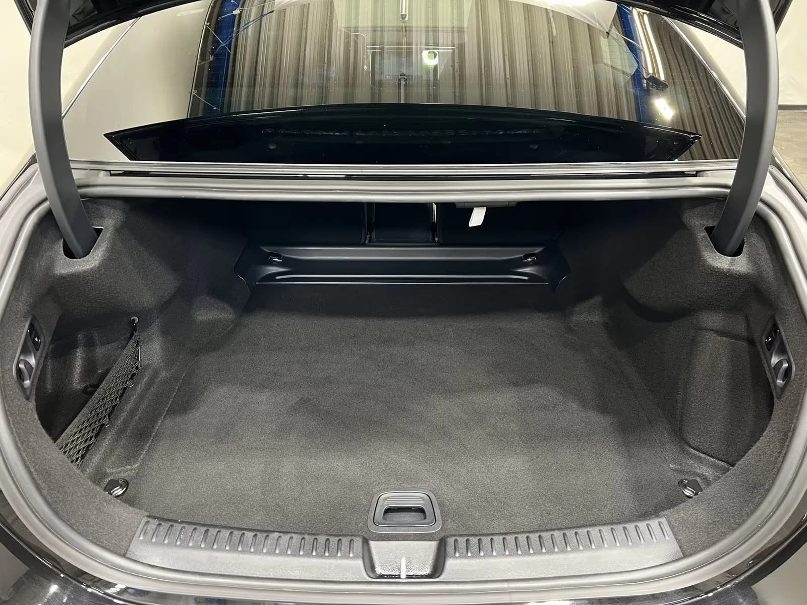 Mercedes-Benz E 200 (foto 10/24)