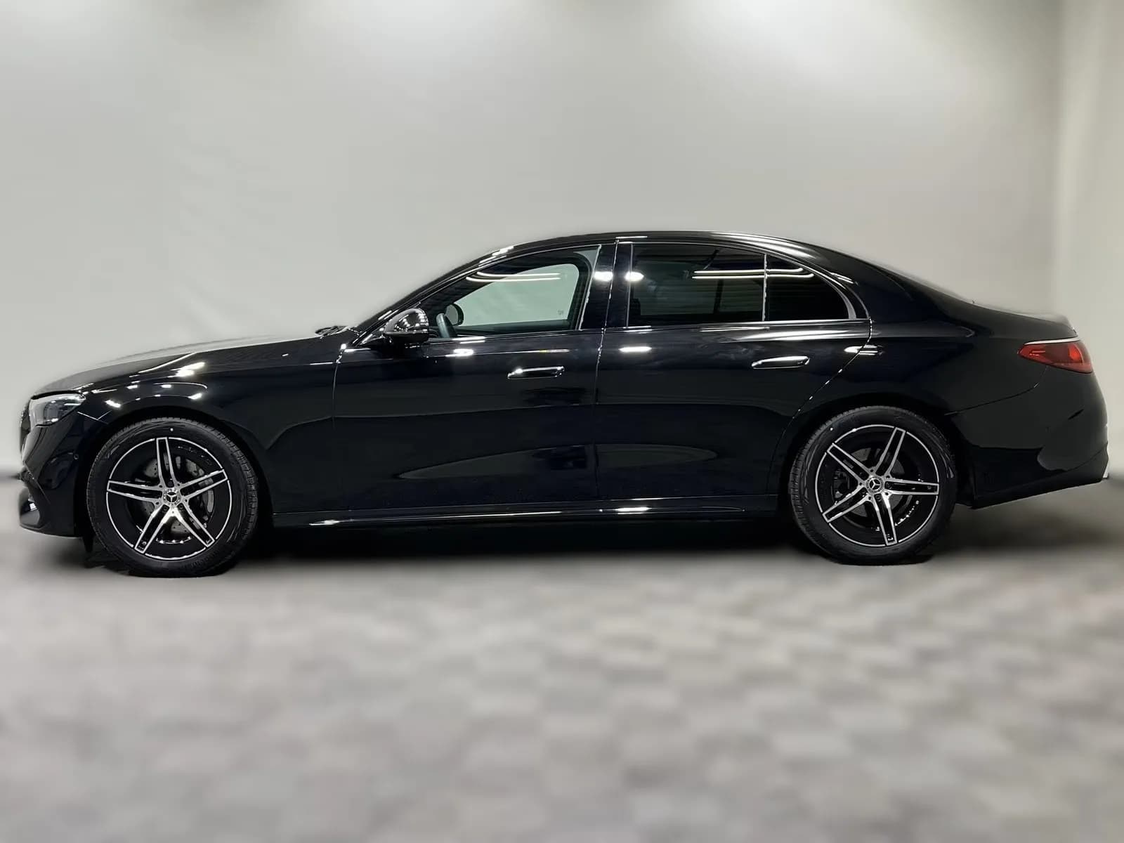 Mercedes-Benz E 200 (foto 12/24)